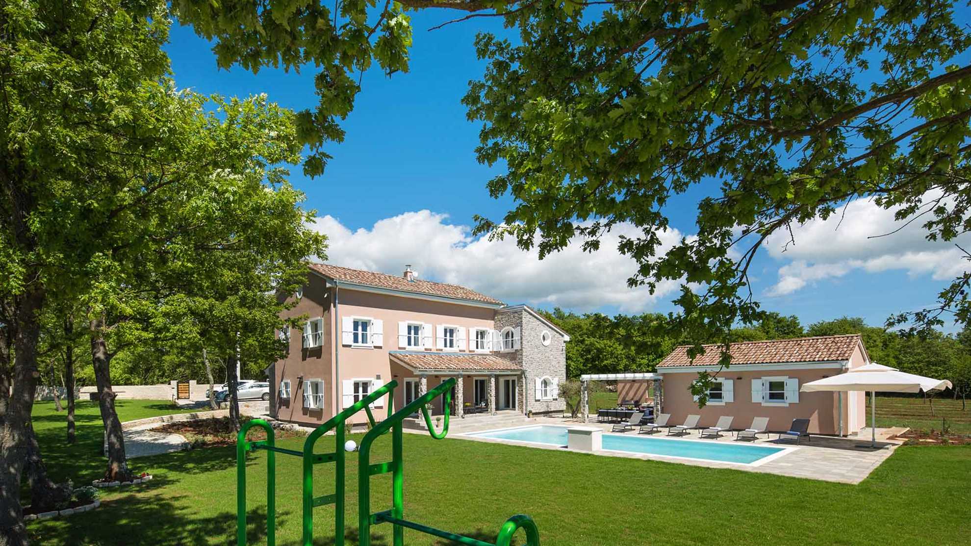 Stylish luxury villa with stunning swimming pool