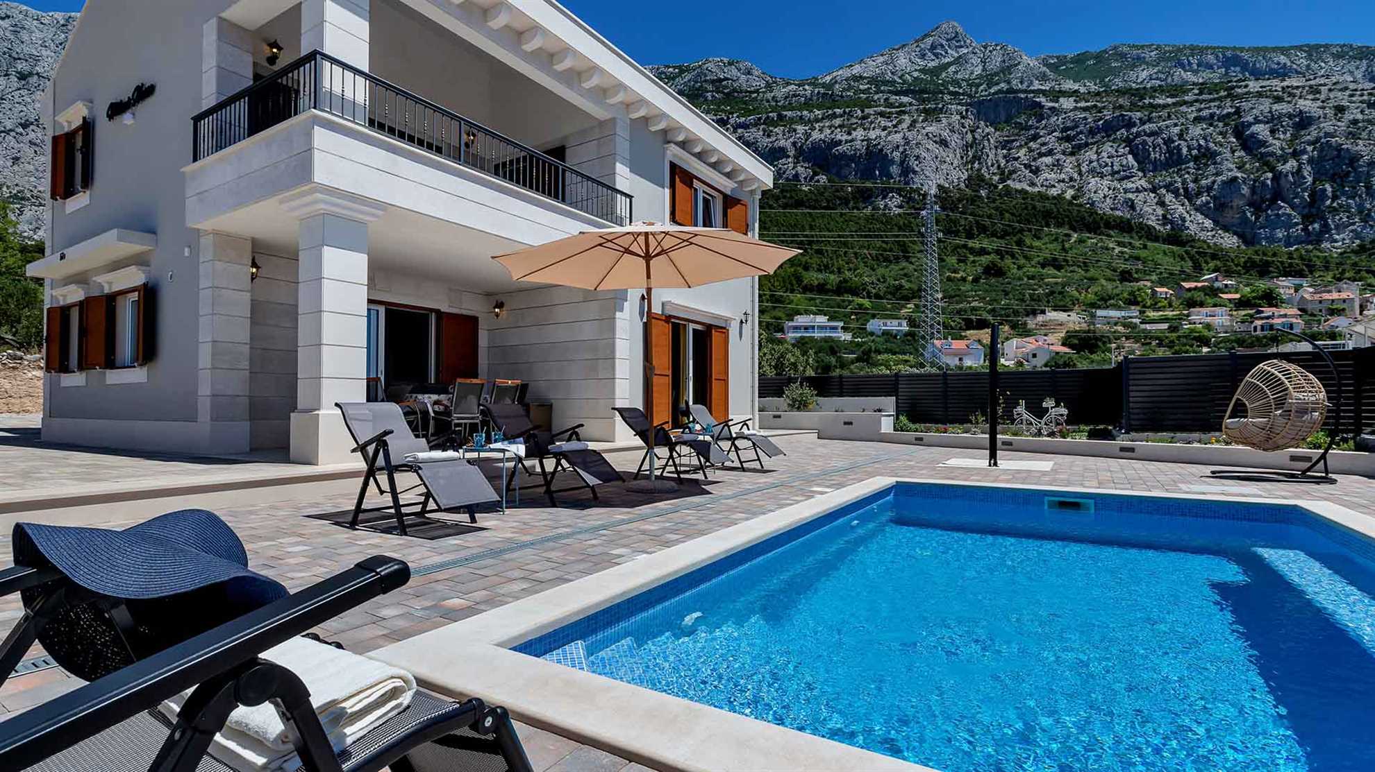 Poolside villa in Makarska with stunning sea view