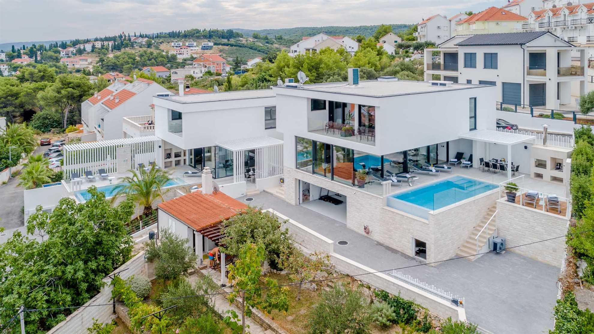 Luxury beachfront villa with pool in Sutivan