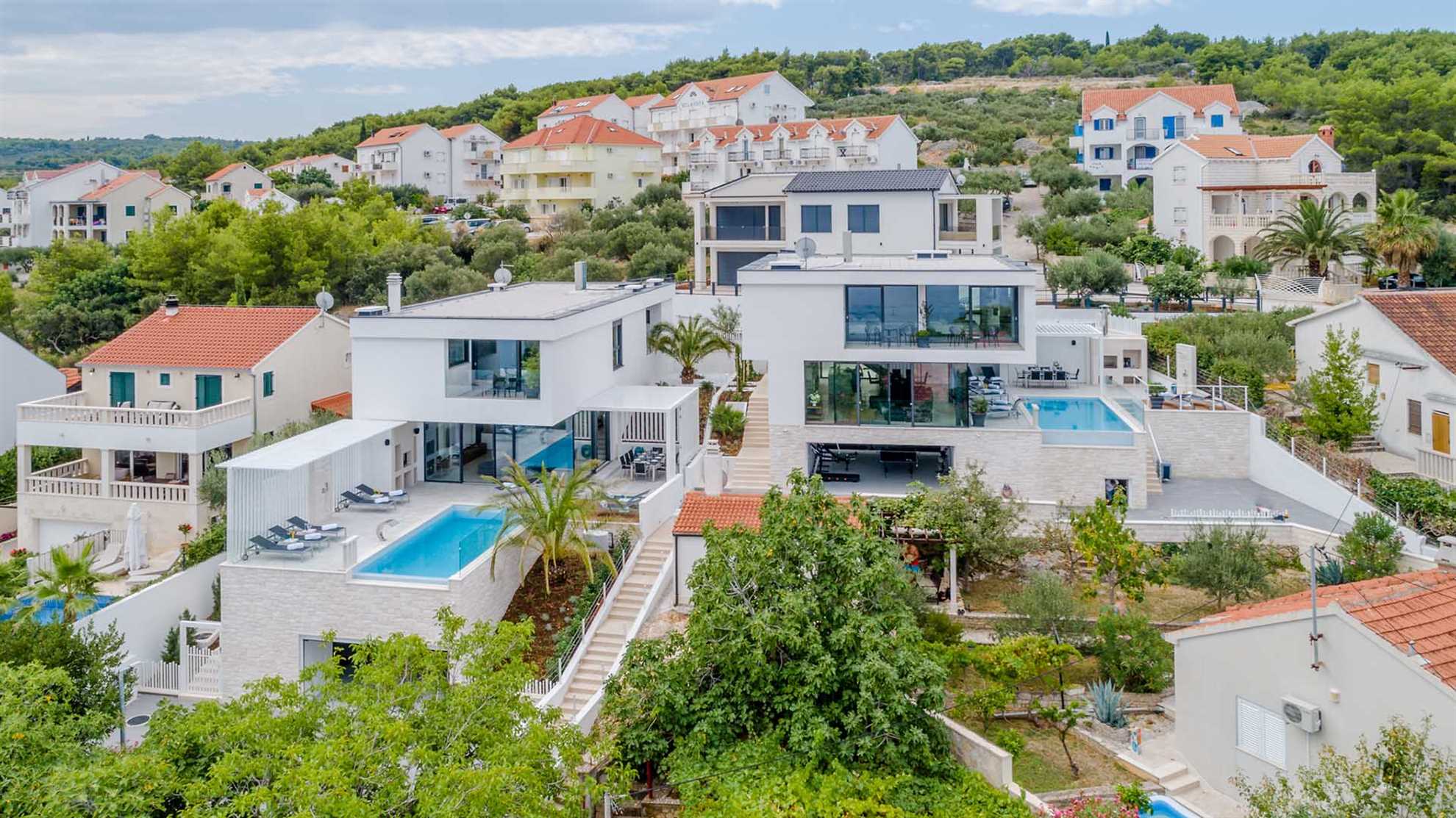 Luxury beachfront villa with pool in Sutivan