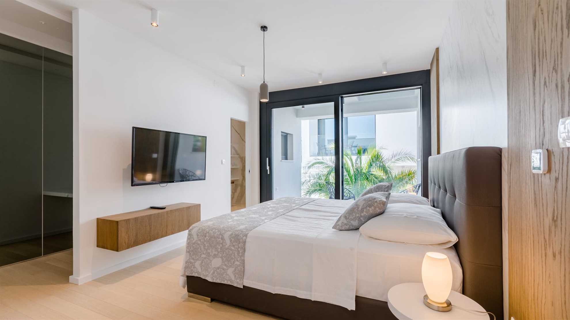 Luxury beachfront villa with pool in Sutivan