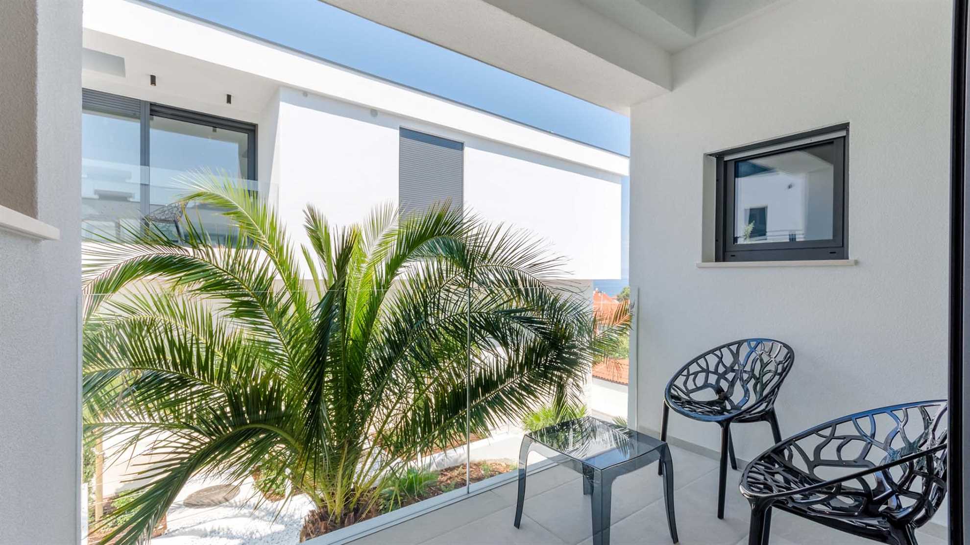 Luxury beachfront villa with pool in Sutivan
