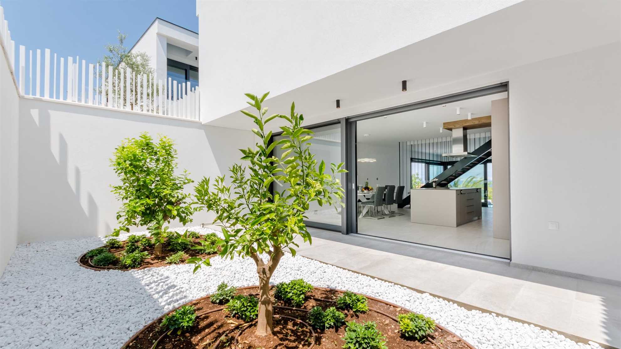 Luxury beachfront villa with pool in Sutivan