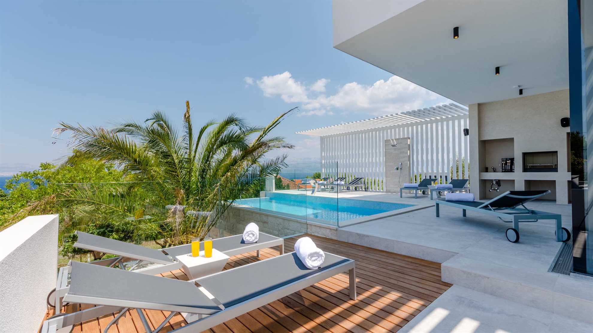 Luxury beachfront villa with pool in Sutivan
