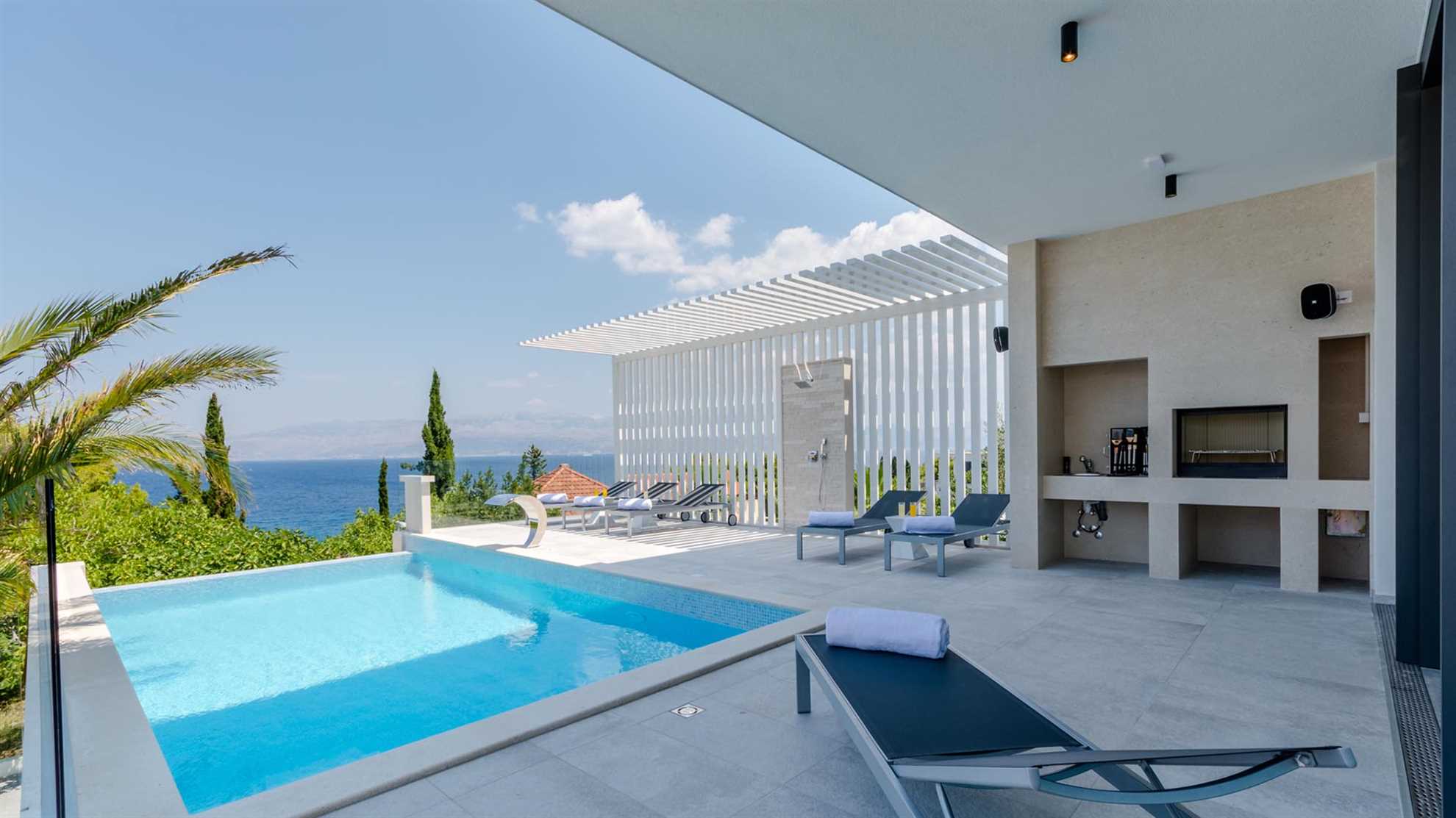 Luxury beachfront villa with pool in Sutivan