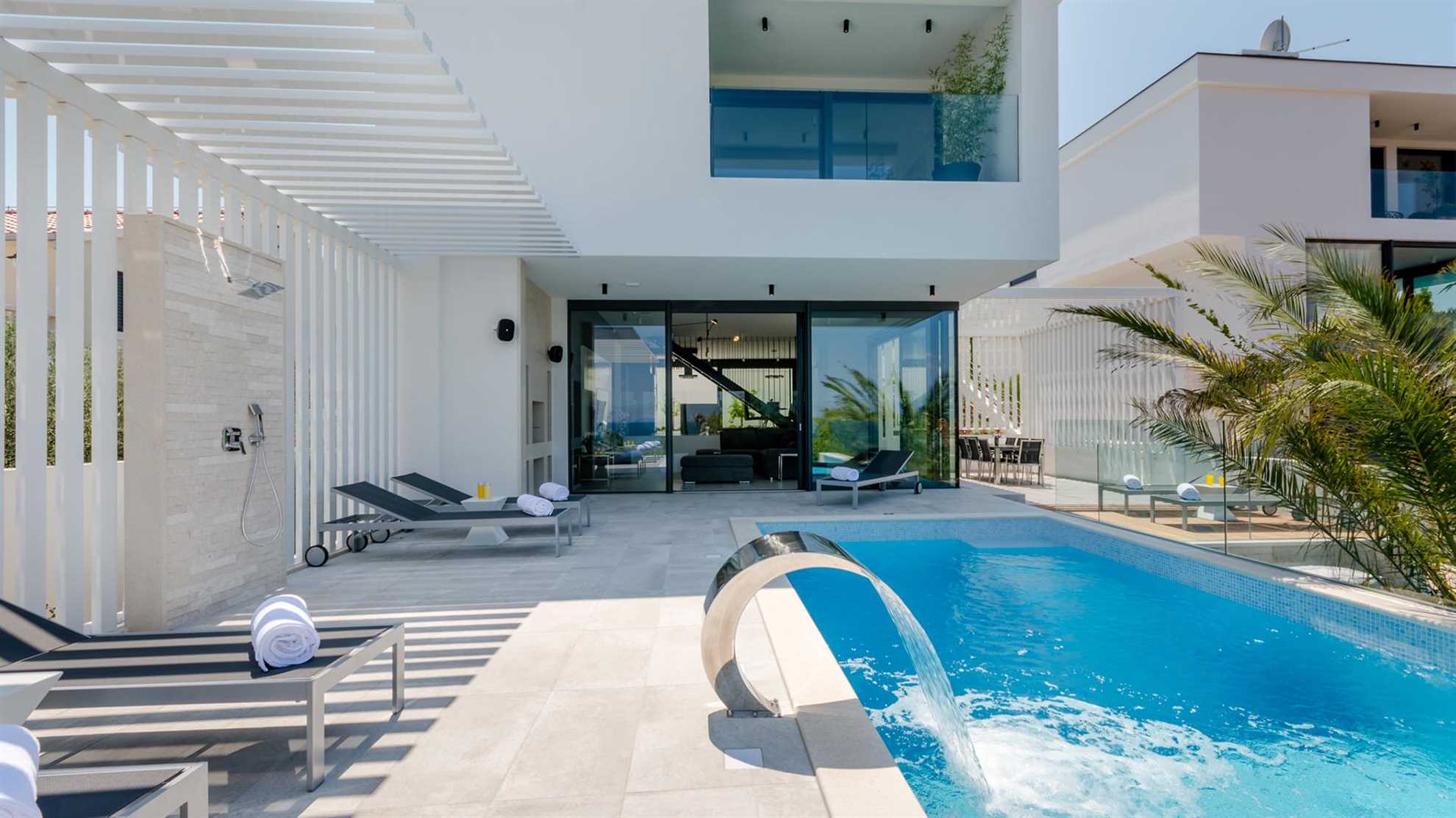 Luxury beachfront villa with pool in Sutivan