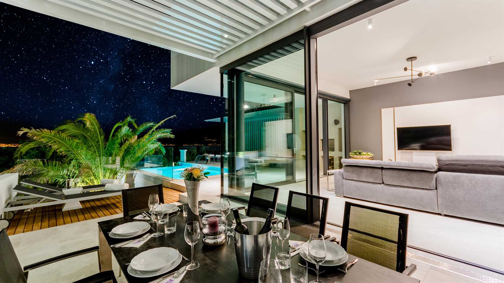 Luxury beachfront villa with pool in Sutivan