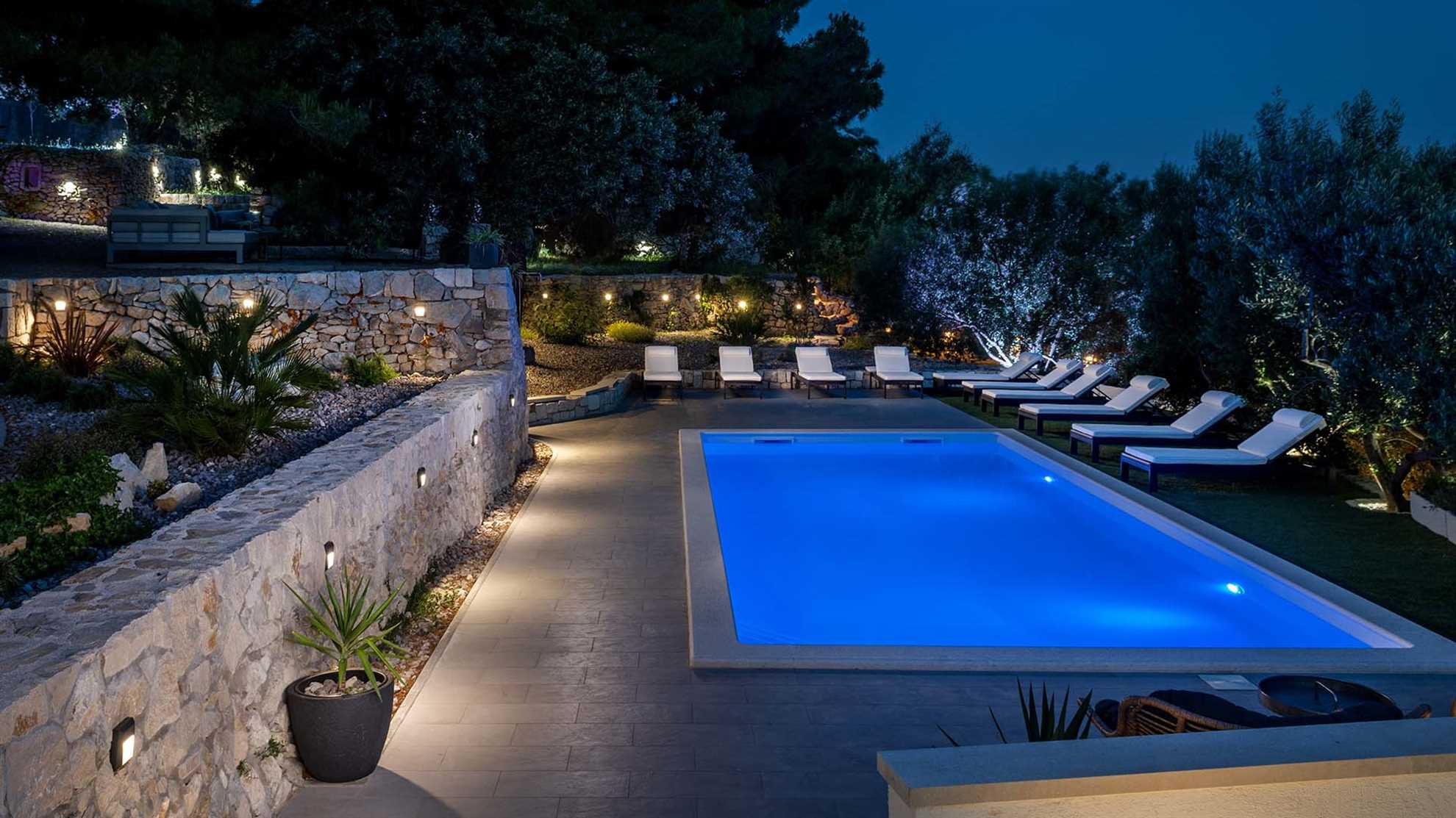 Luxurious villa with a pool in Kaštela