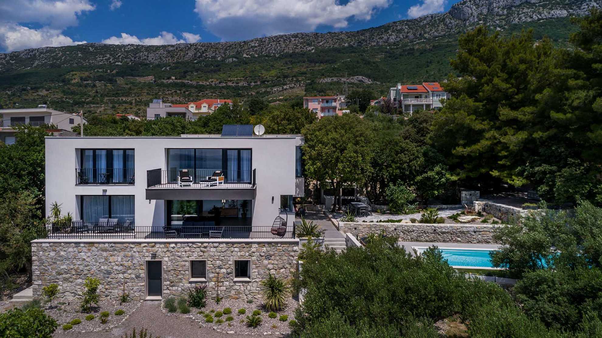 Luxurious villa with a pool in Kaštela