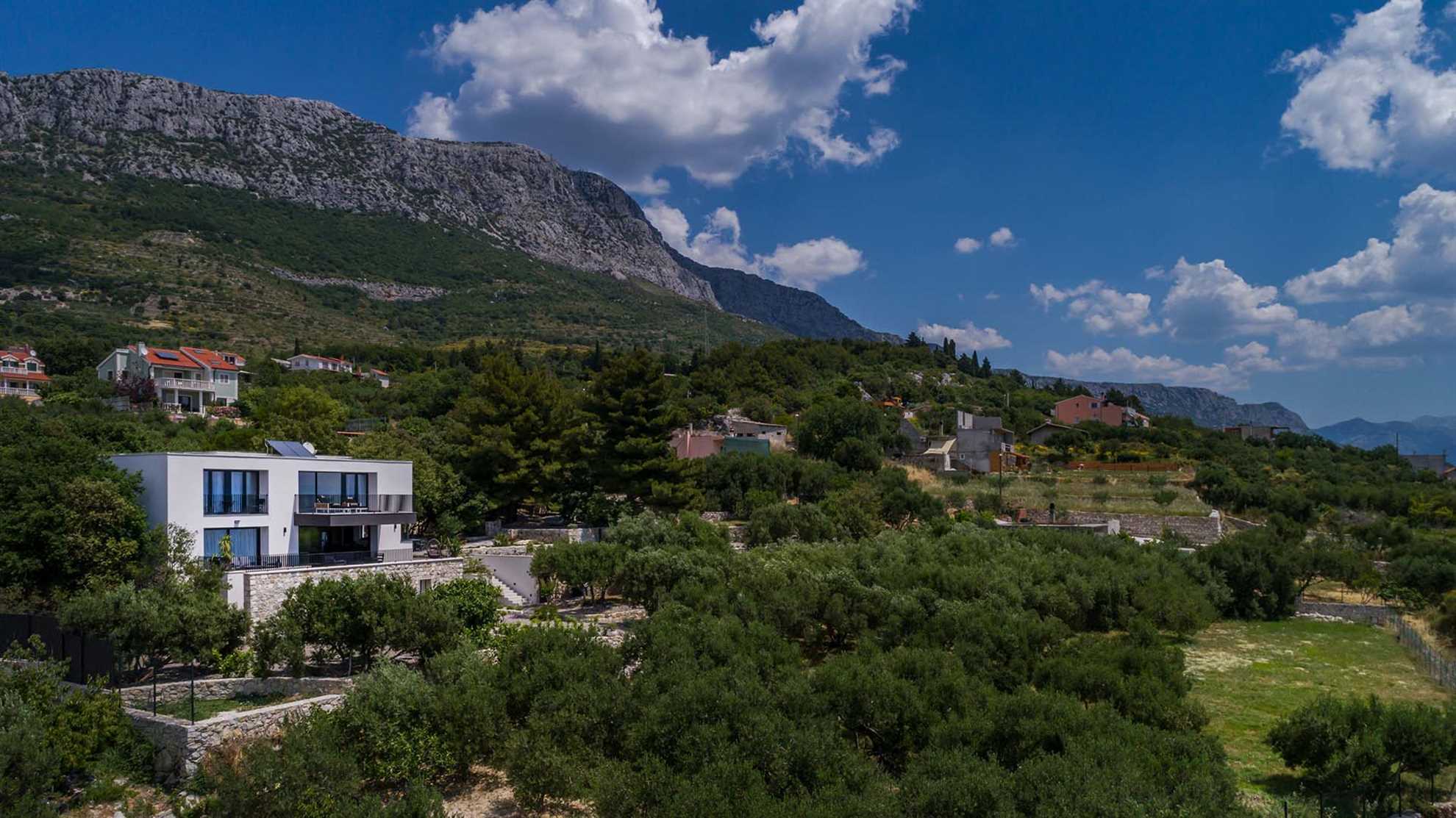 Luxurious villa with a pool in Kaštela