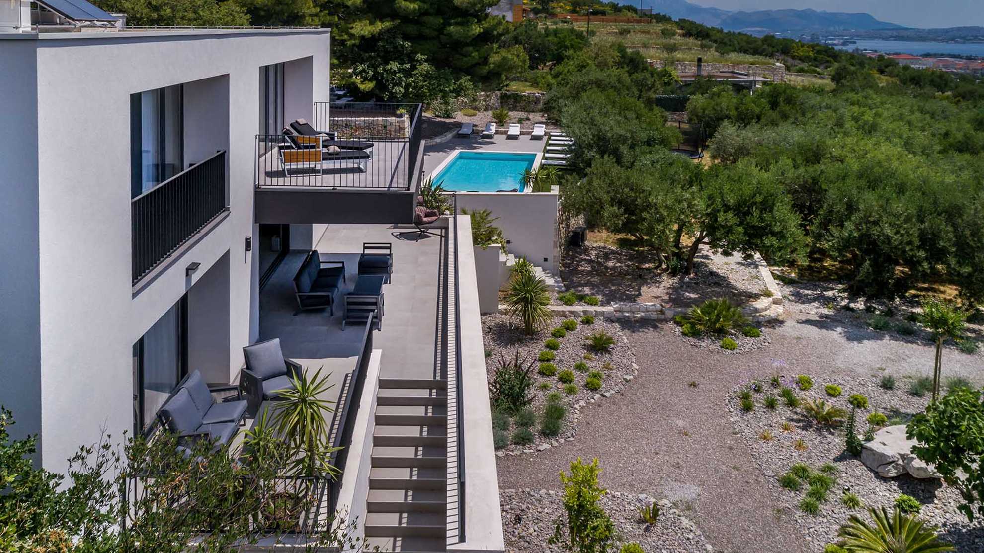 Luxurious villa with a pool in Kaštela