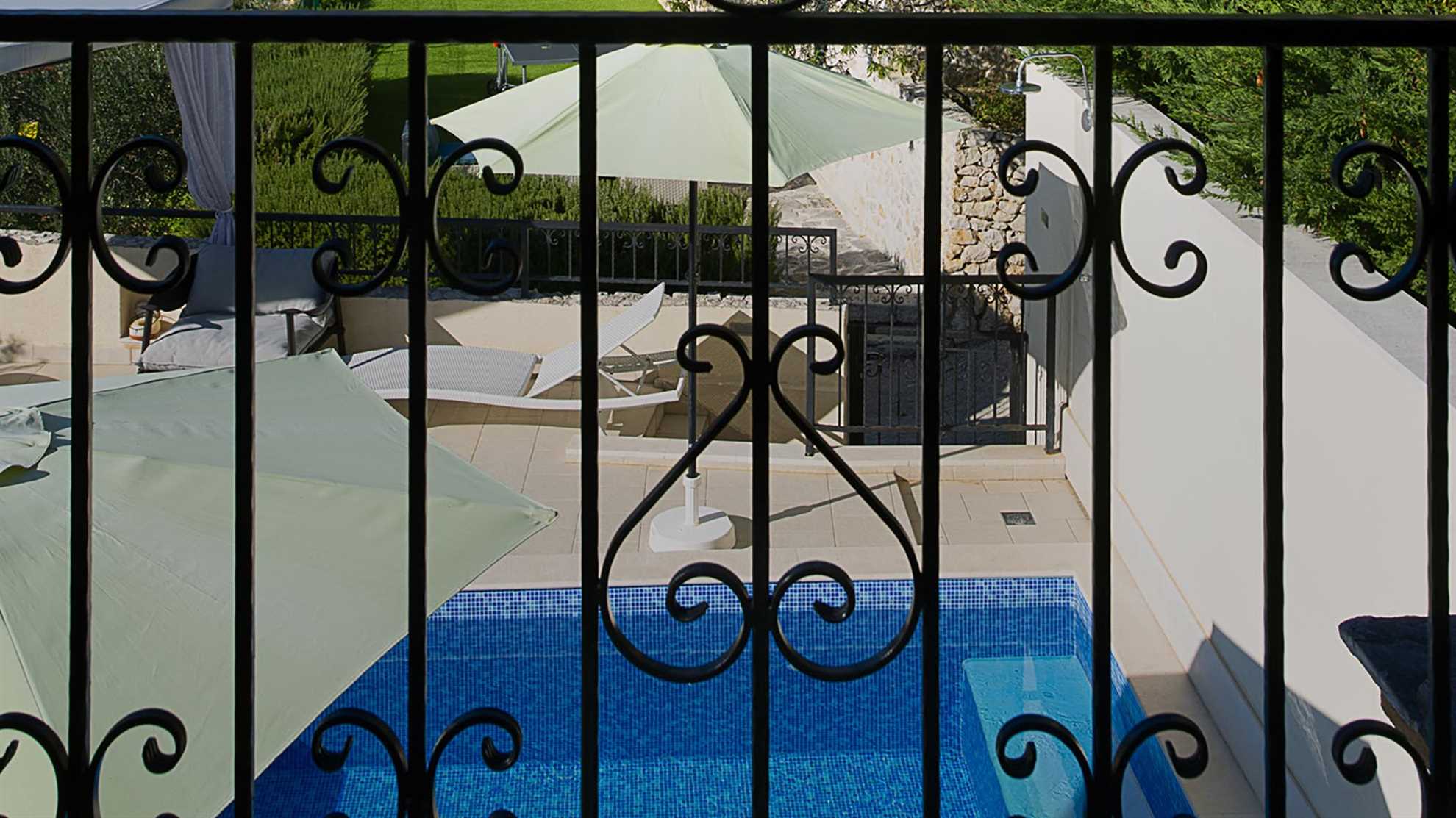 Charming villa with sauna and jacuzzi in Makarska