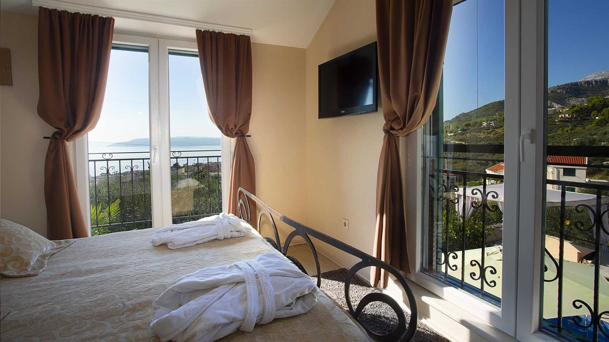 Charming villa with sauna and jacuzzi in Makarska