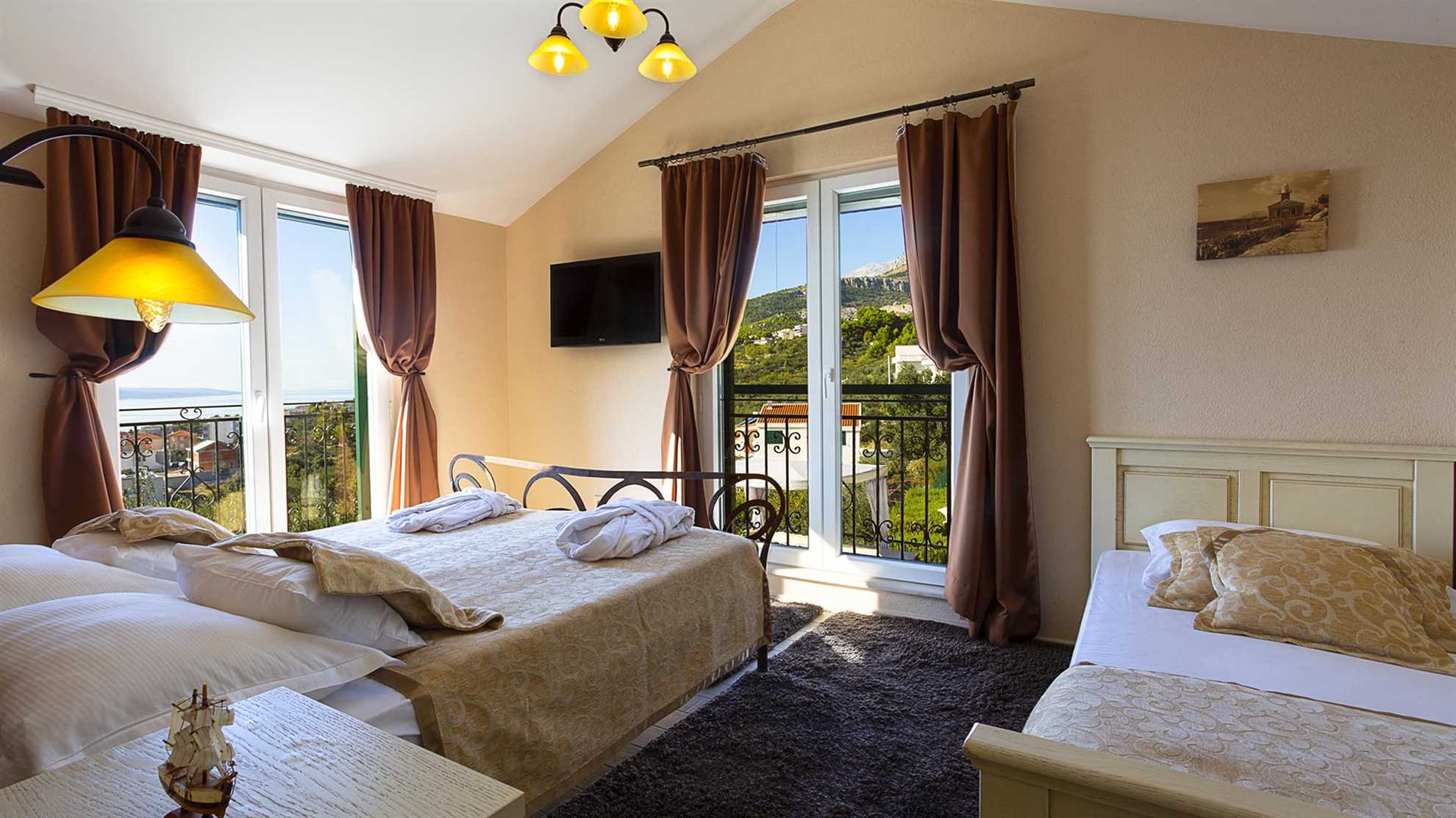 Charming villa with sauna and jacuzzi in Makarska