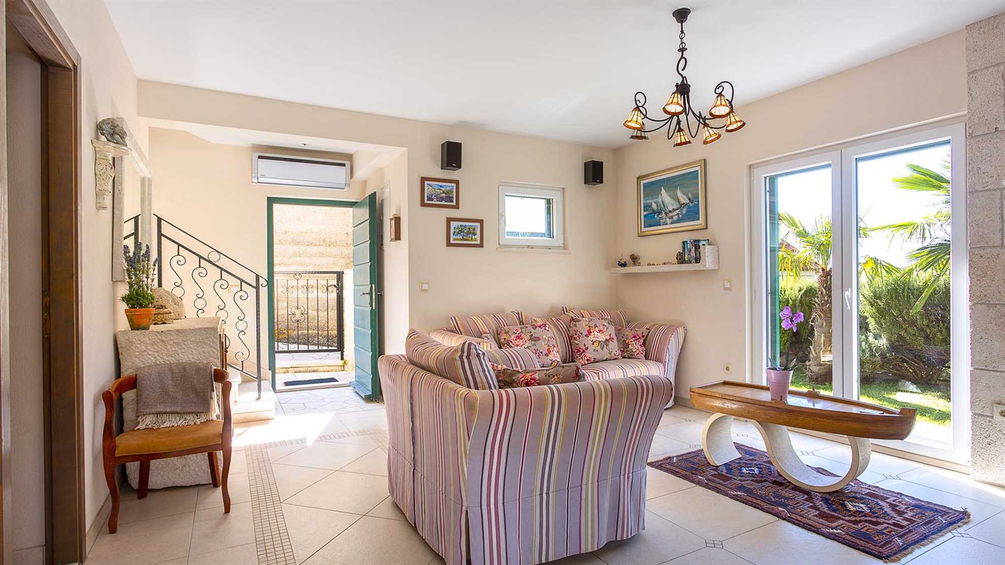 Charming villa with sauna and jacuzzi in Makarska