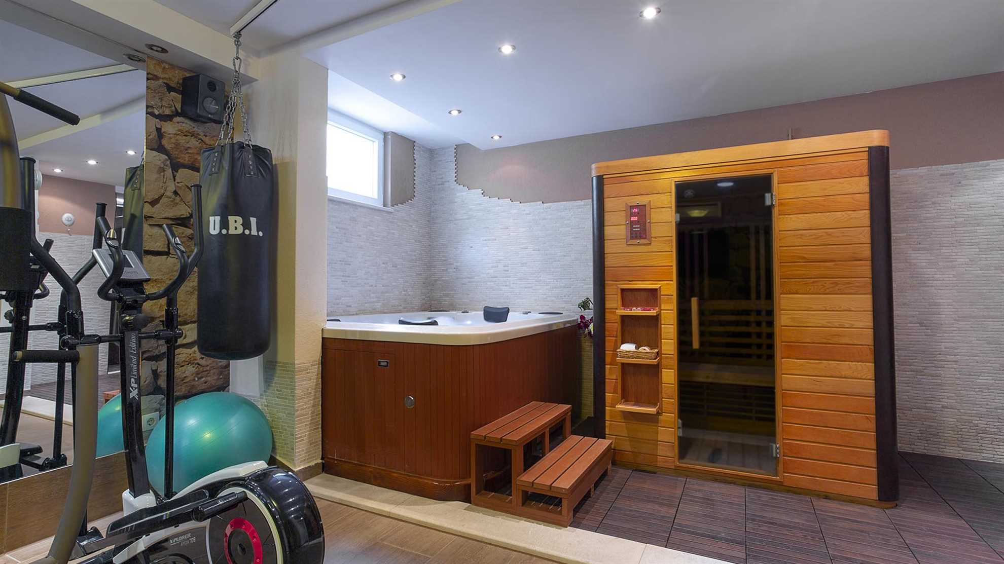 Charming villa with sauna and jacuzzi in Makarska