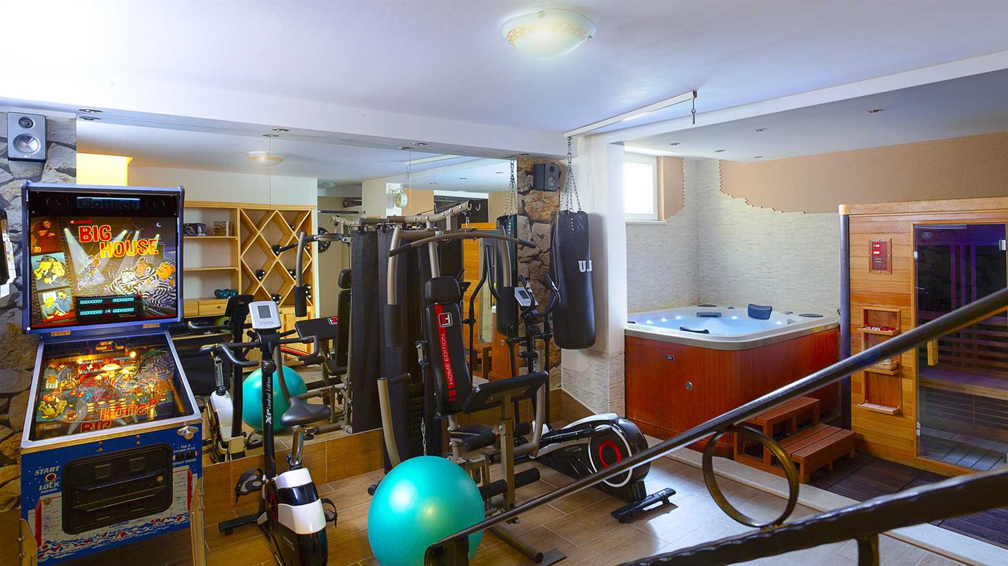 Charming villa with sauna and jacuzzi in Makarska