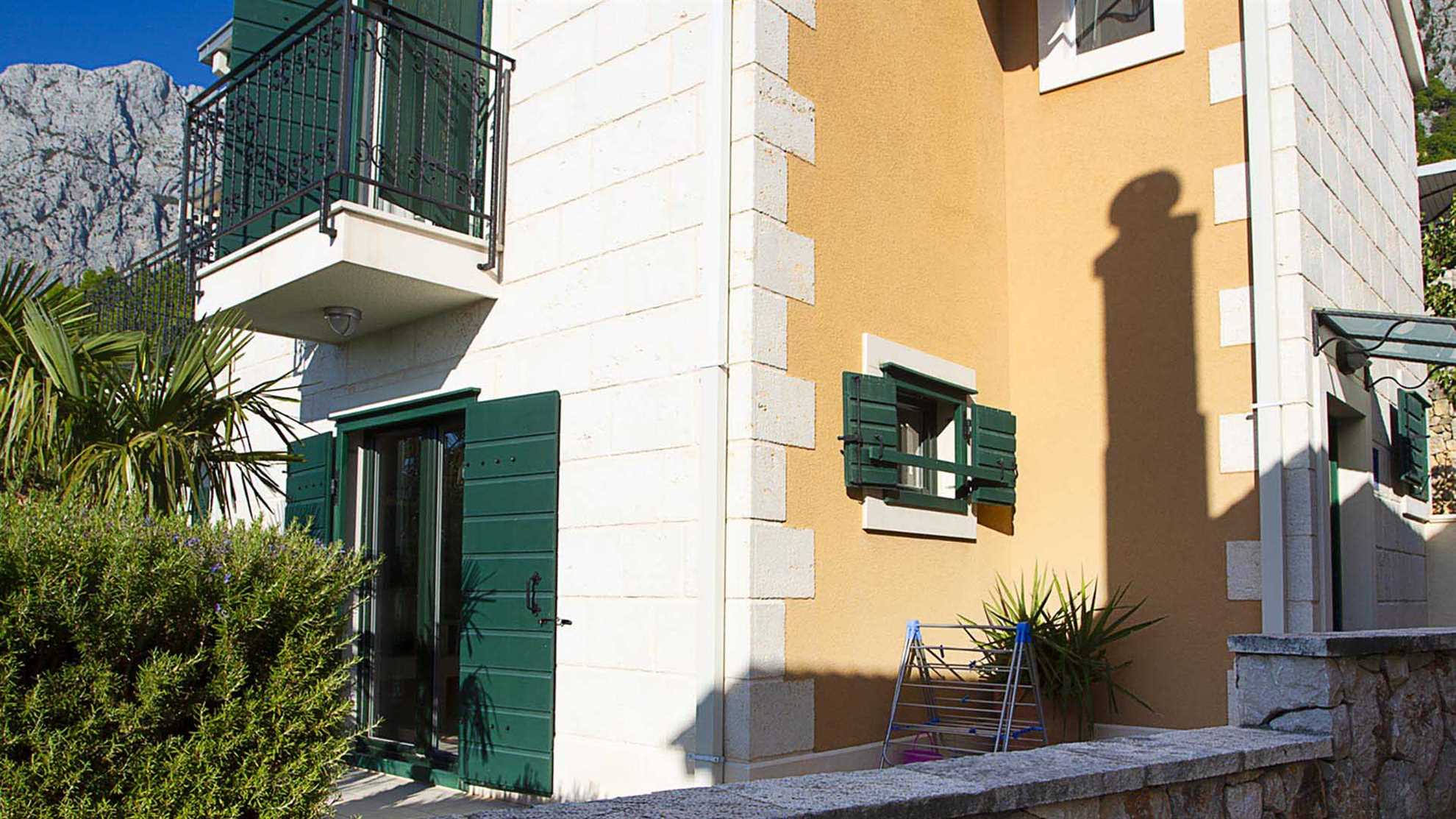Charming villa with sauna and jacuzzi in Makarska