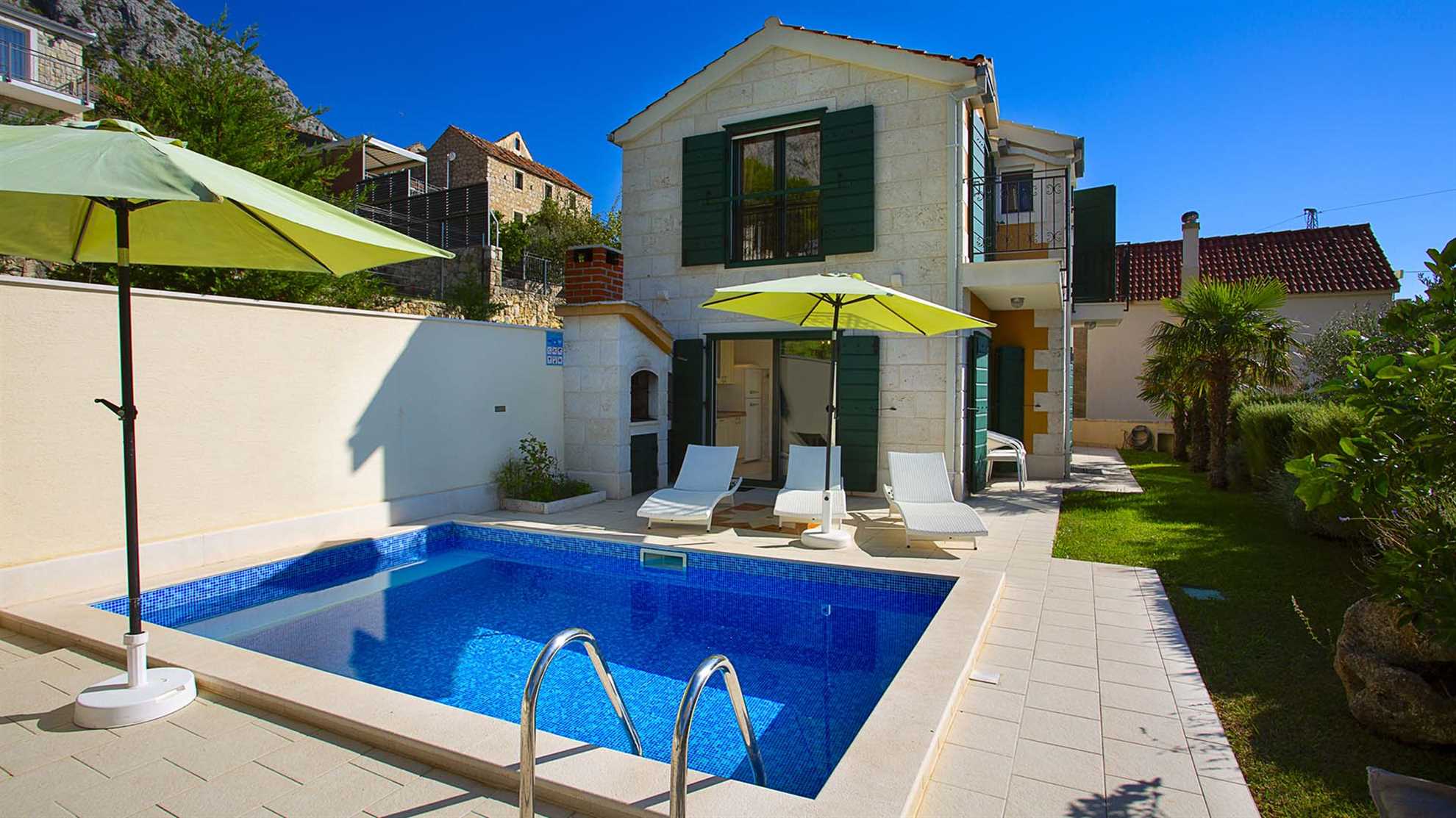 Charming villa with sauna and jacuzzi in Makarska