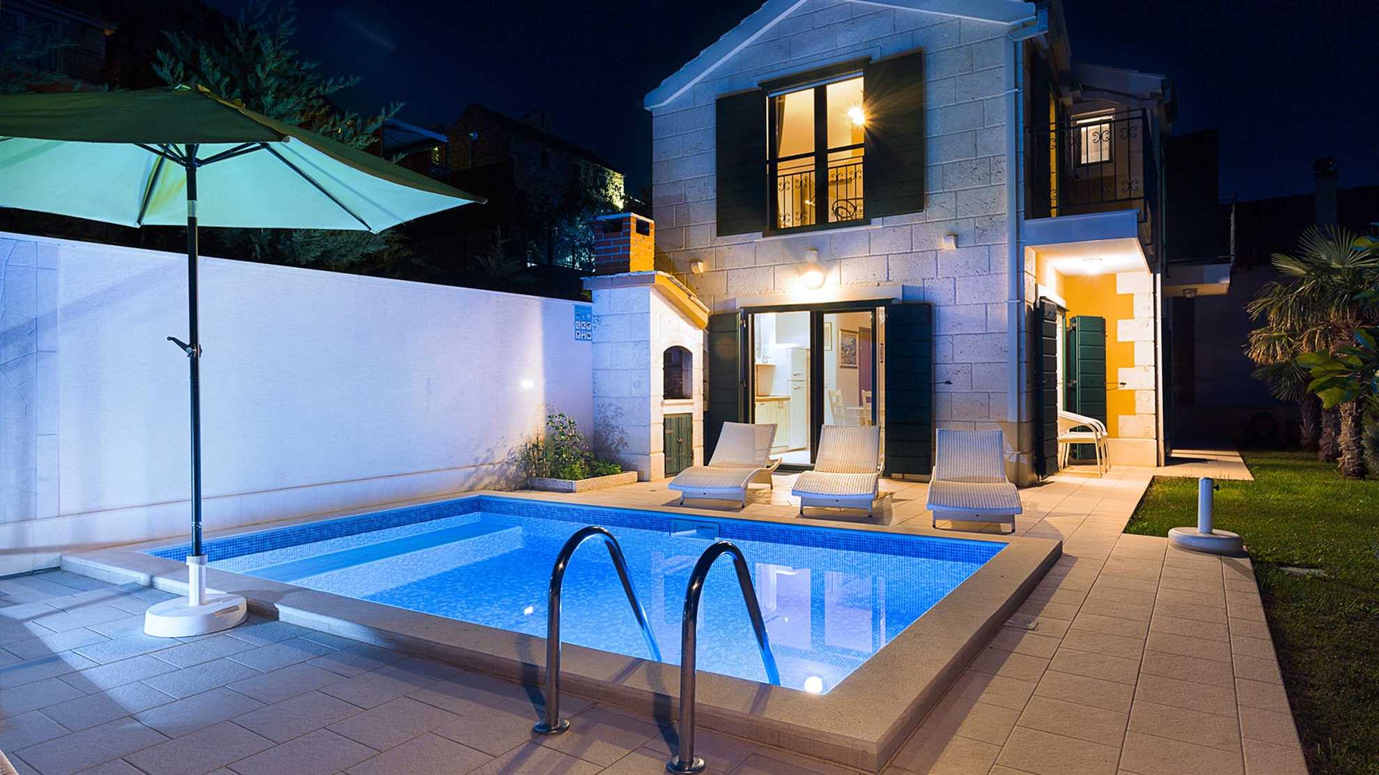 Charming villa with sauna and jacuzzi in Makarska