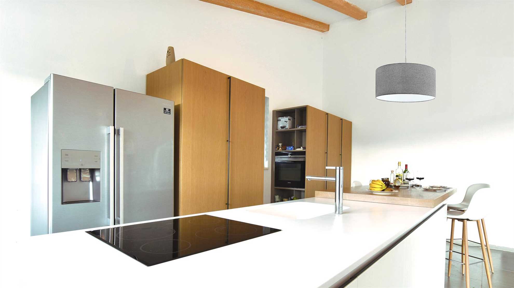 Modern and luxurious villa with swimming pool in Katuni