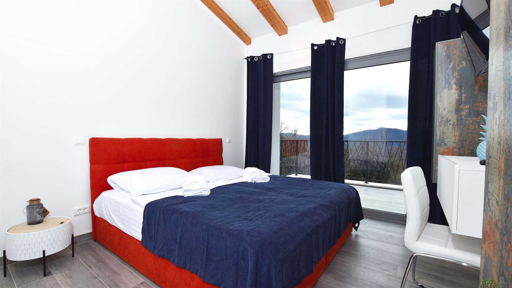 Modern and luxurious villa with swimming pool in Katuni