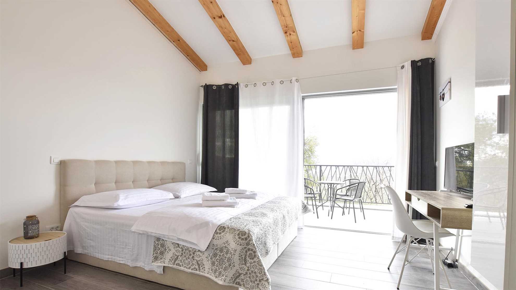 Modern and luxurious villa with swimming pool in Katuni