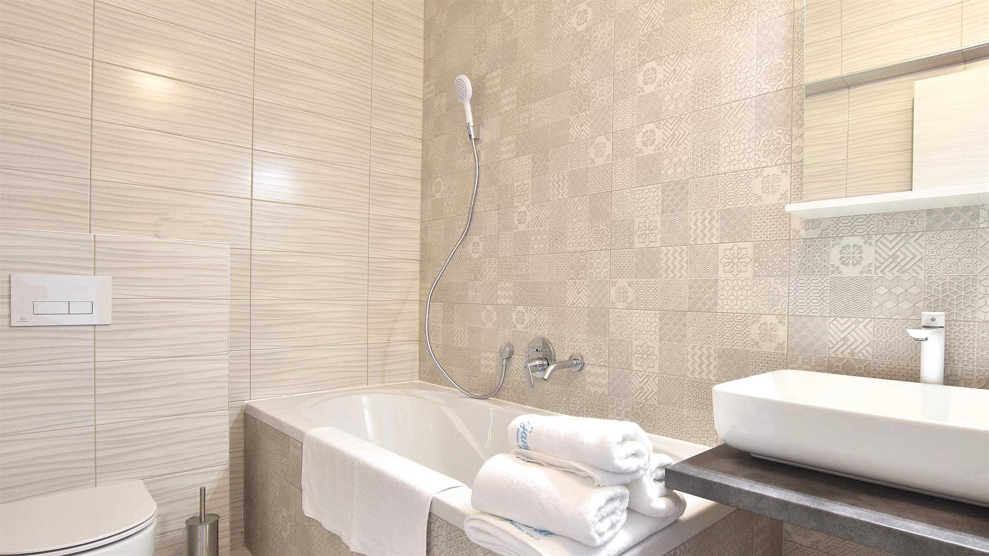 Modern and luxurious villa with swimming pool in Katuni