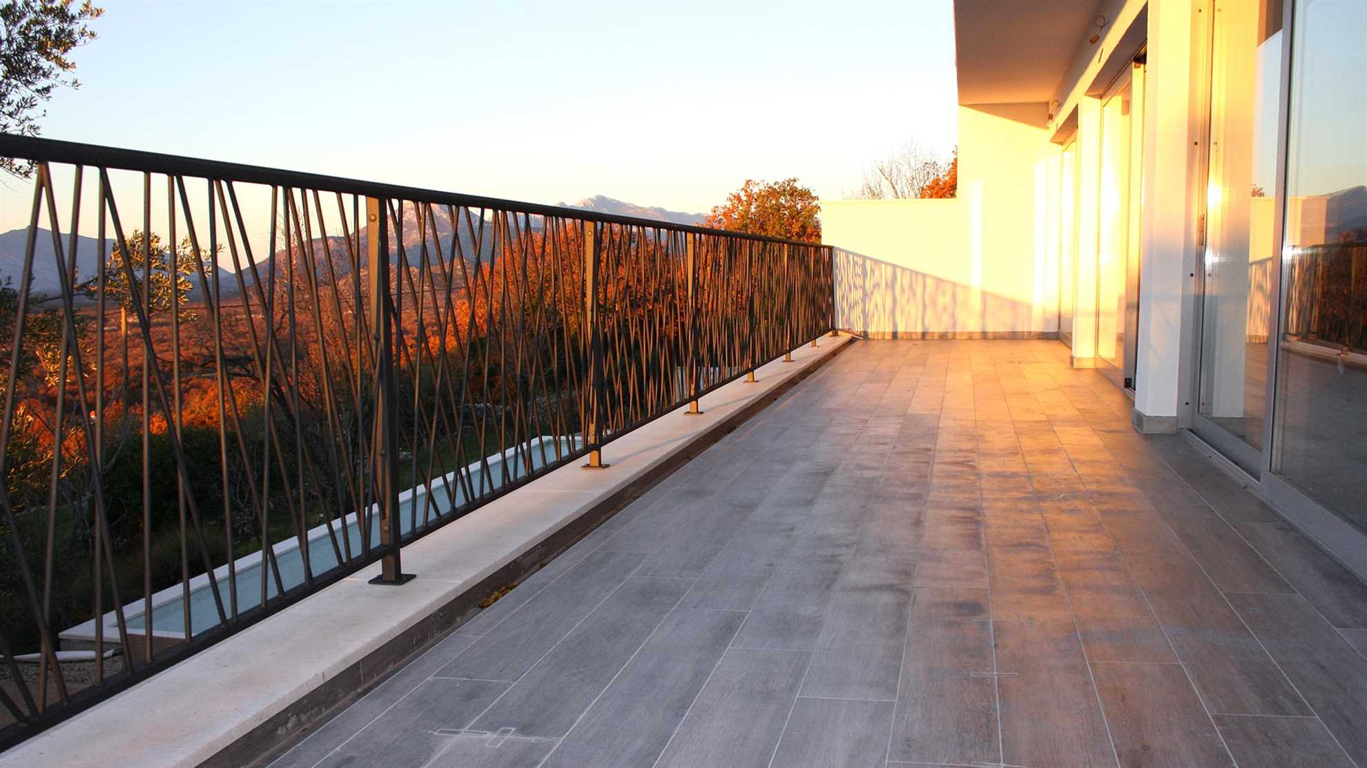 Modern and luxurious villa with swimming pool in Katuni