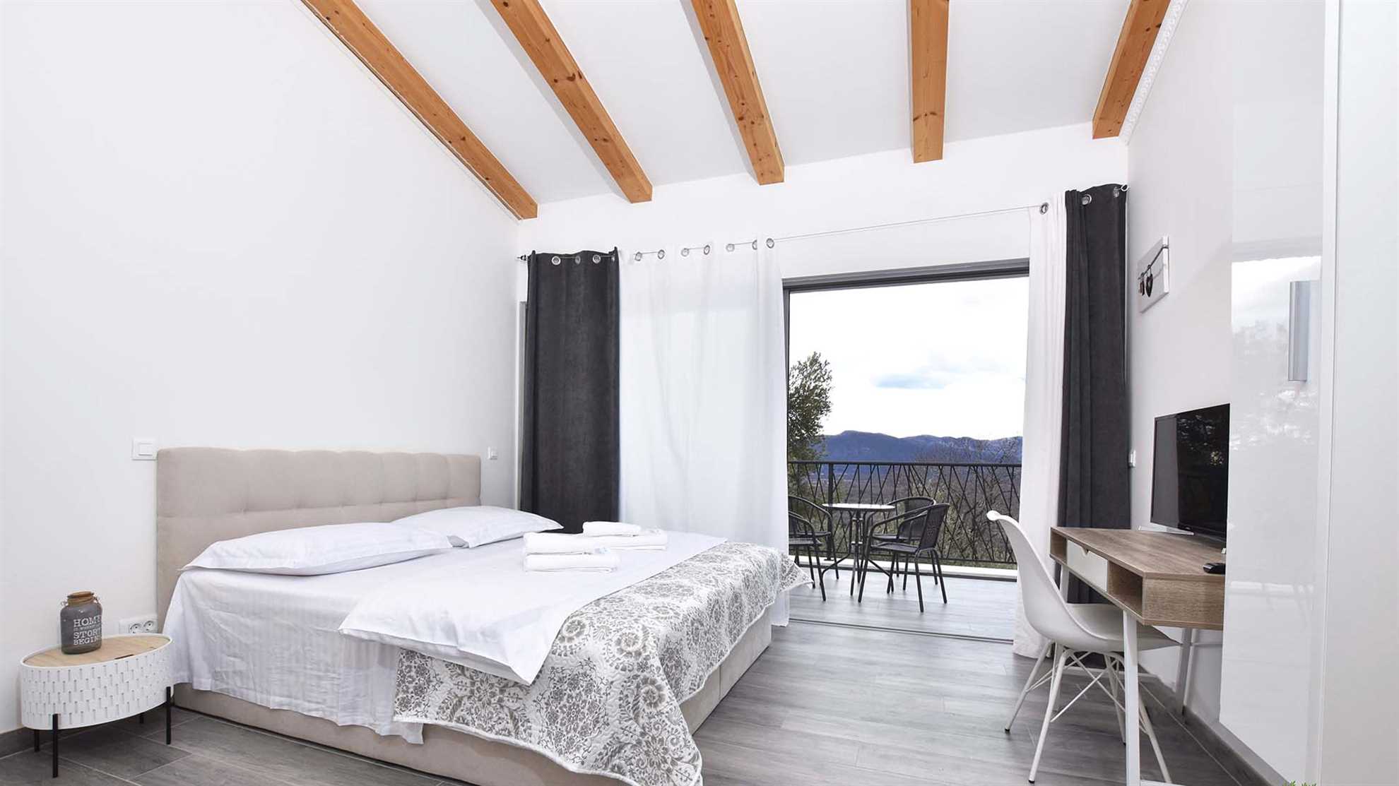 Modern and luxurious villa with swimming pool in Katuni