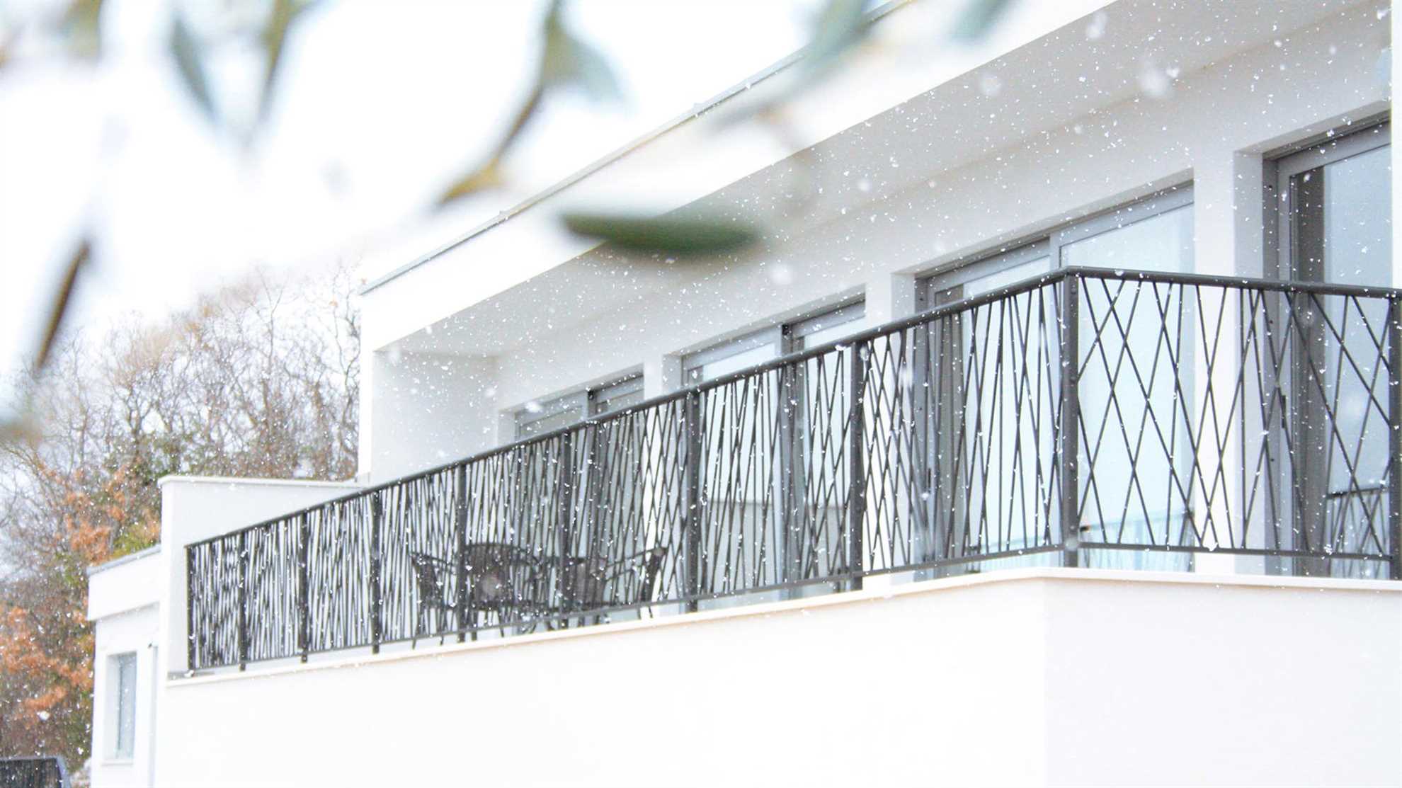 Modern and luxurious villa with swimming pool in Katuni