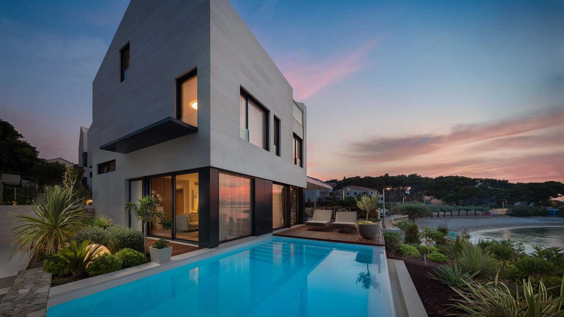 Modern and luxury poolside villa in Suitvan