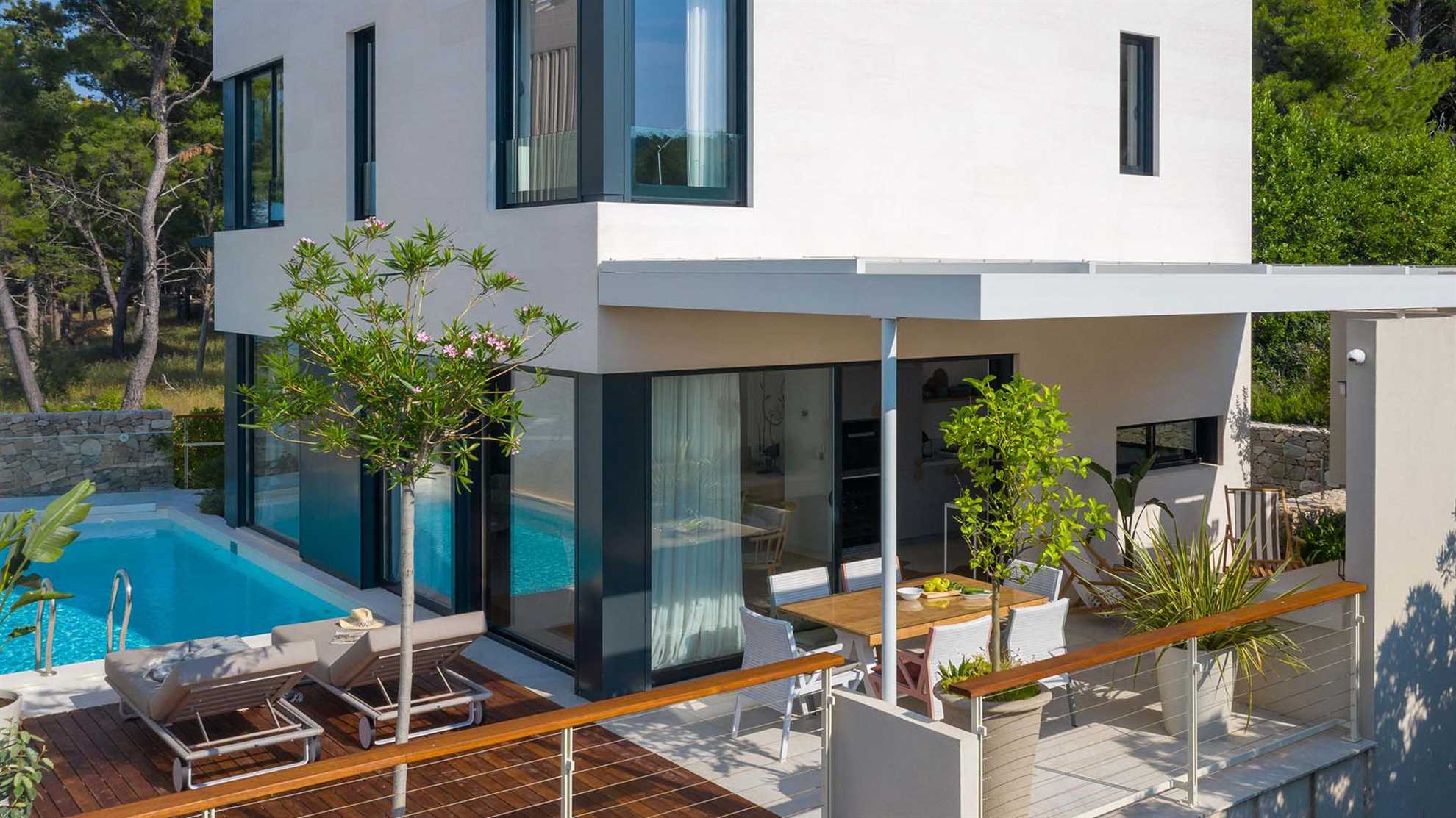 Luxury poolside villa in Suitvan