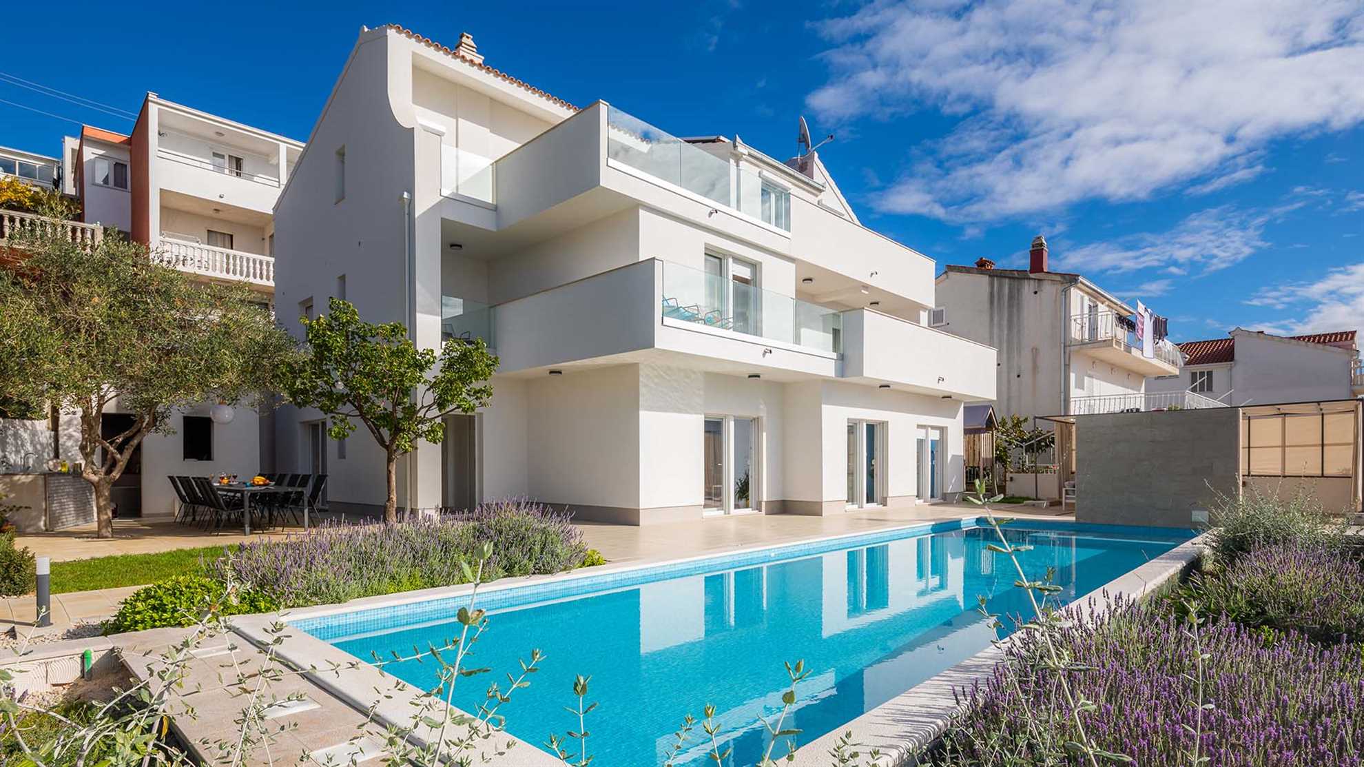 Modern luxurious poolside villa in Podstrana