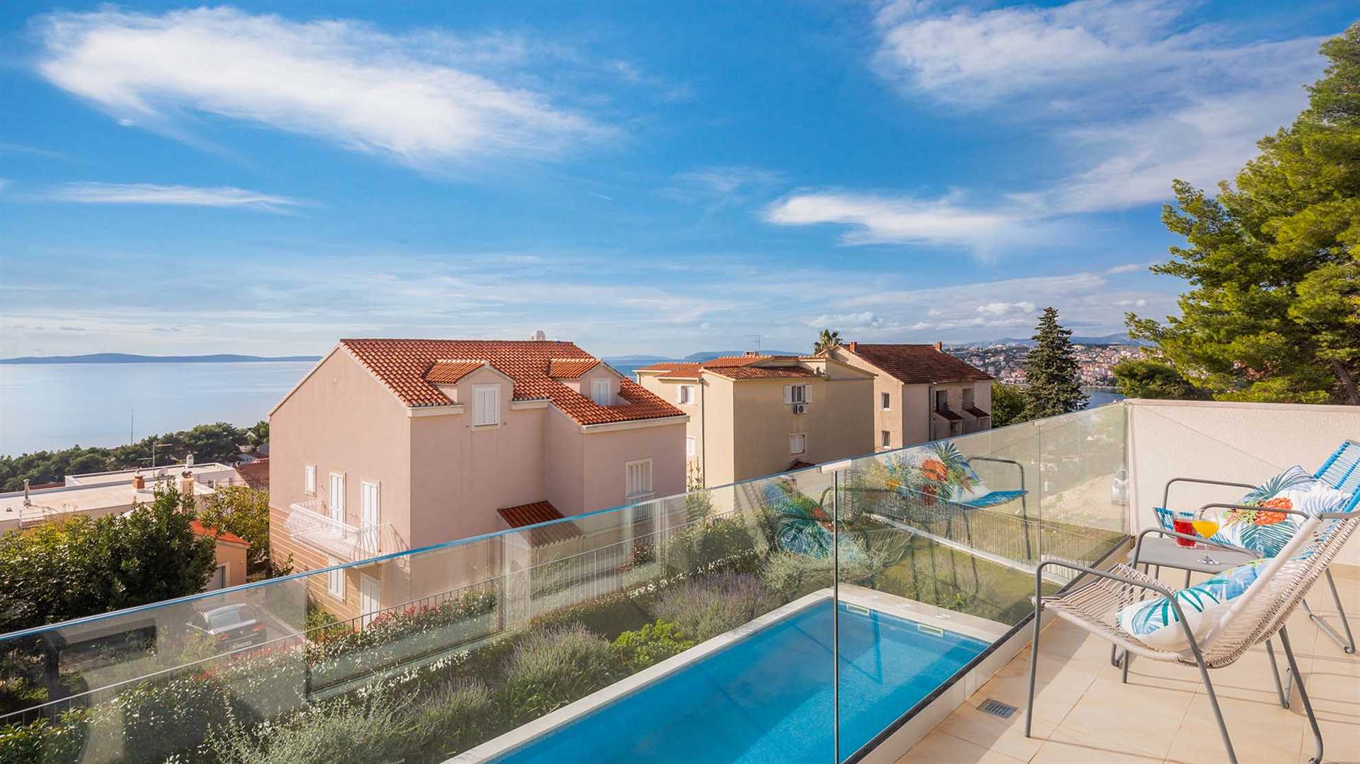 Modern luxurious poolside villa in Podstrana