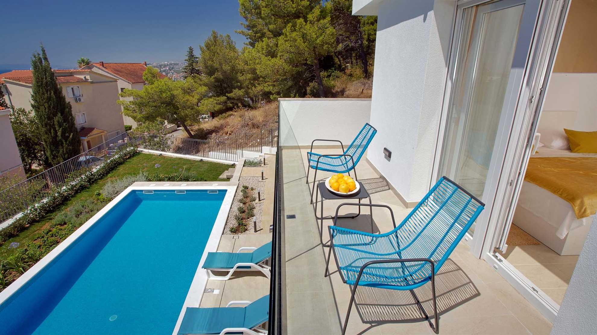 Modern luxurious poolside villa in Podstrana