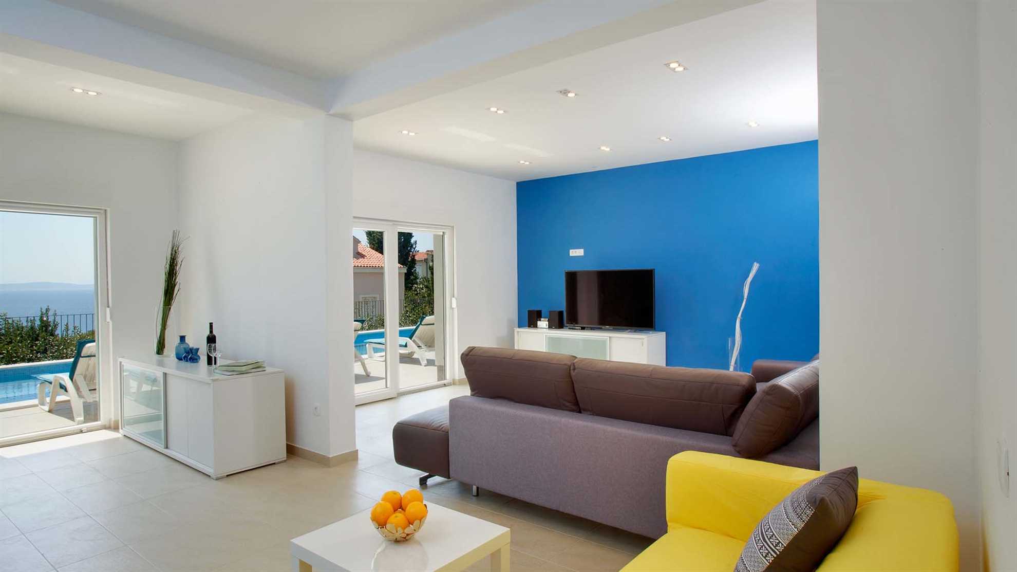 Modern luxurious poolside villa in Podstrana