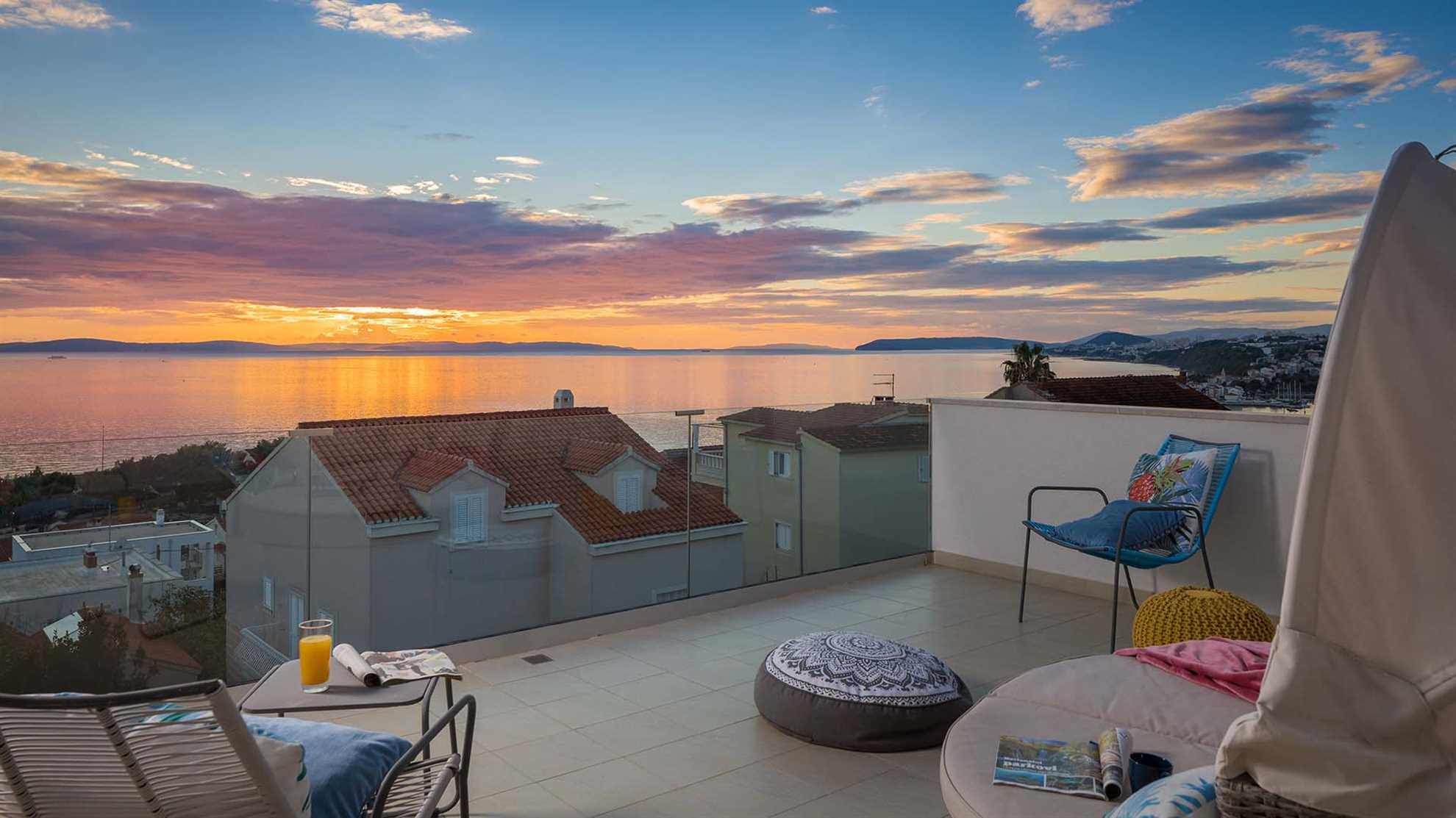 Modern luxurious poolside villa in Podstrana
