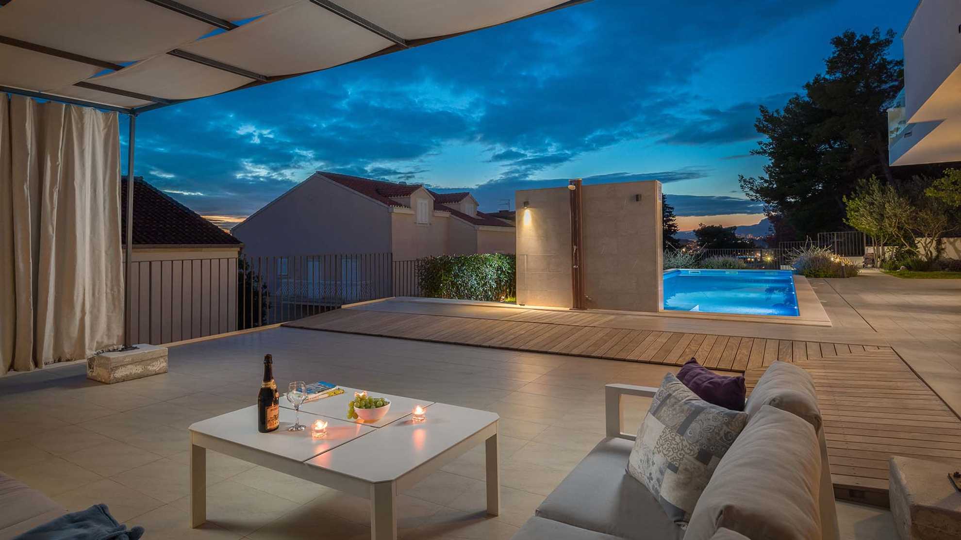Modern luxurious poolside villa in Podstrana