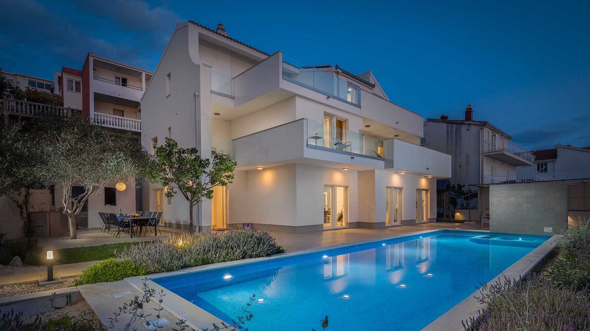 Modern luxurious poolside villa in Podstrana