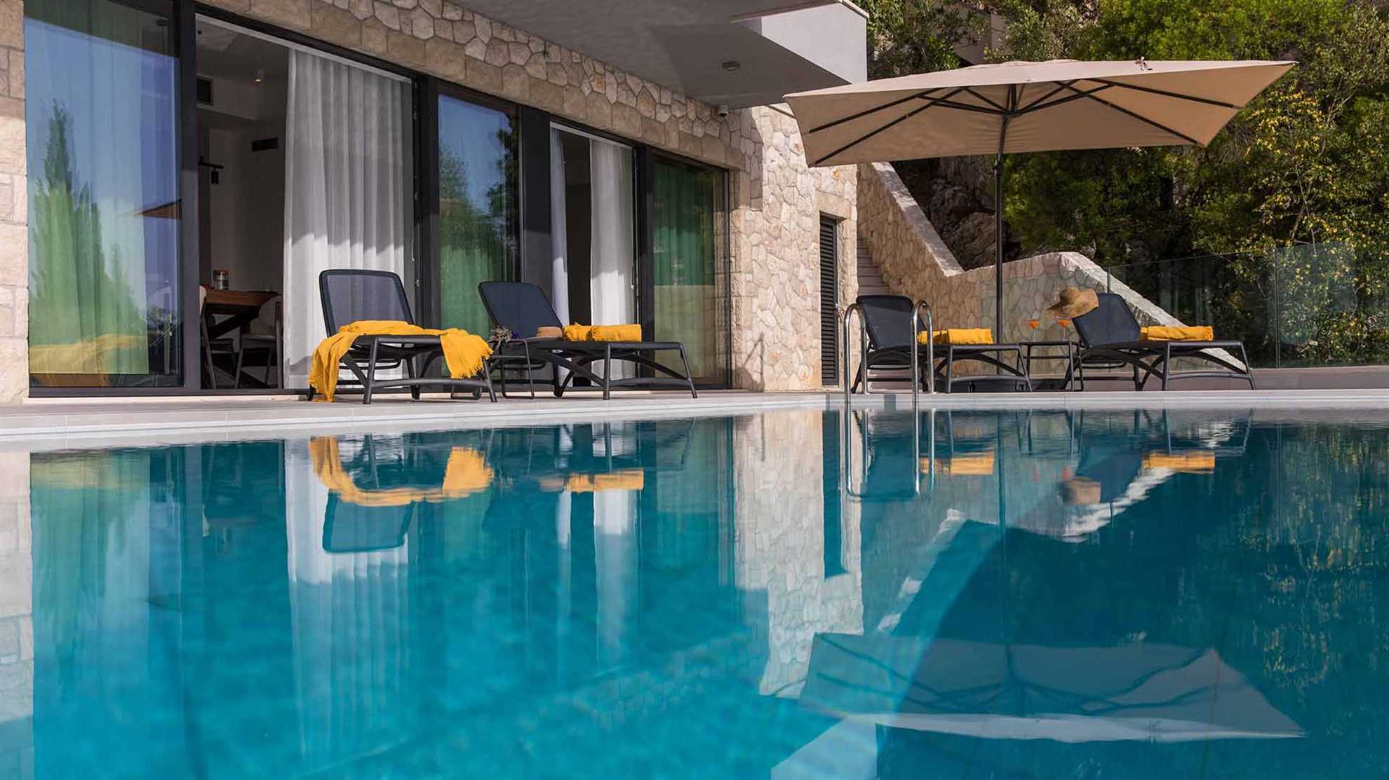 Amazing poolside villa with stunning view