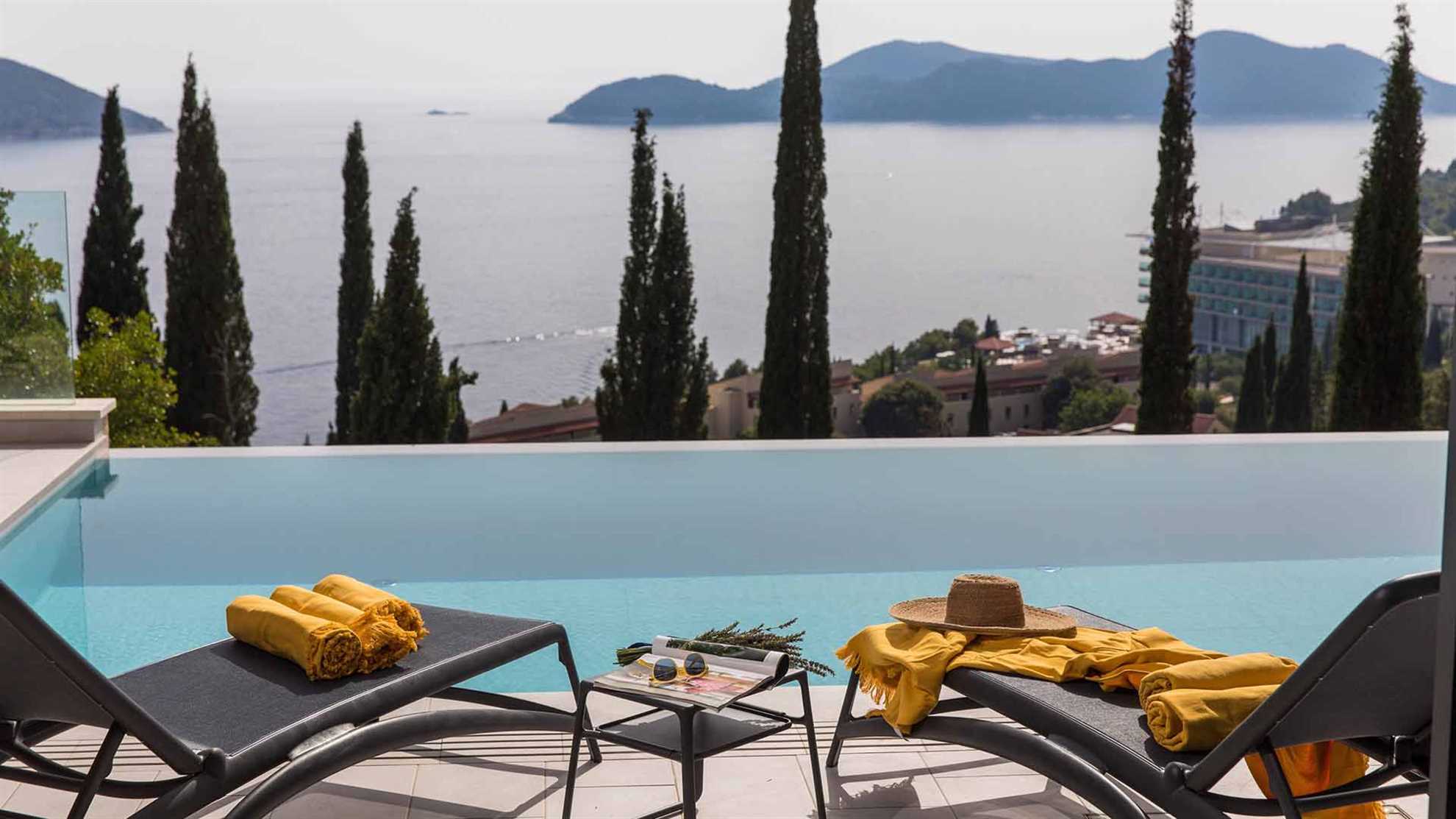 Amazing poolside villa with stunning view