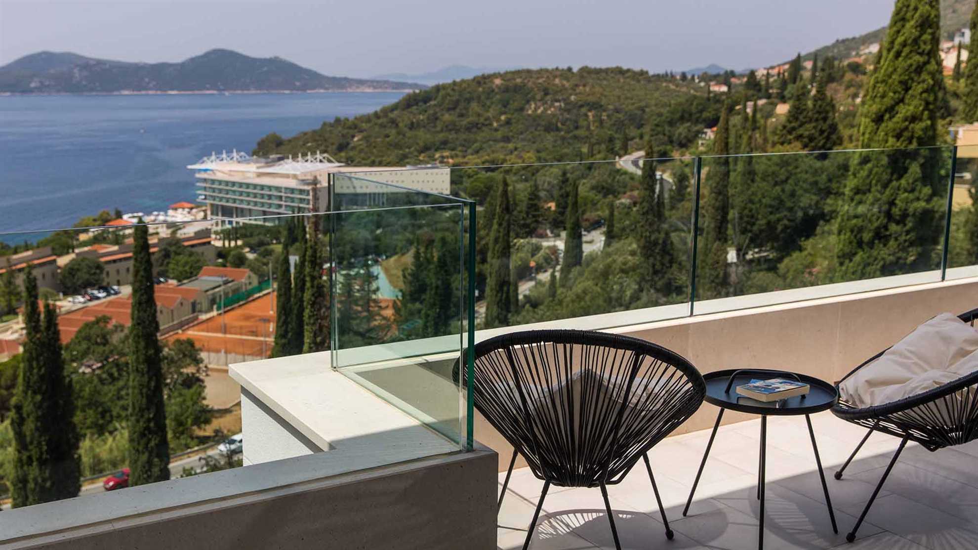 Amazing poolside villa with stunning view