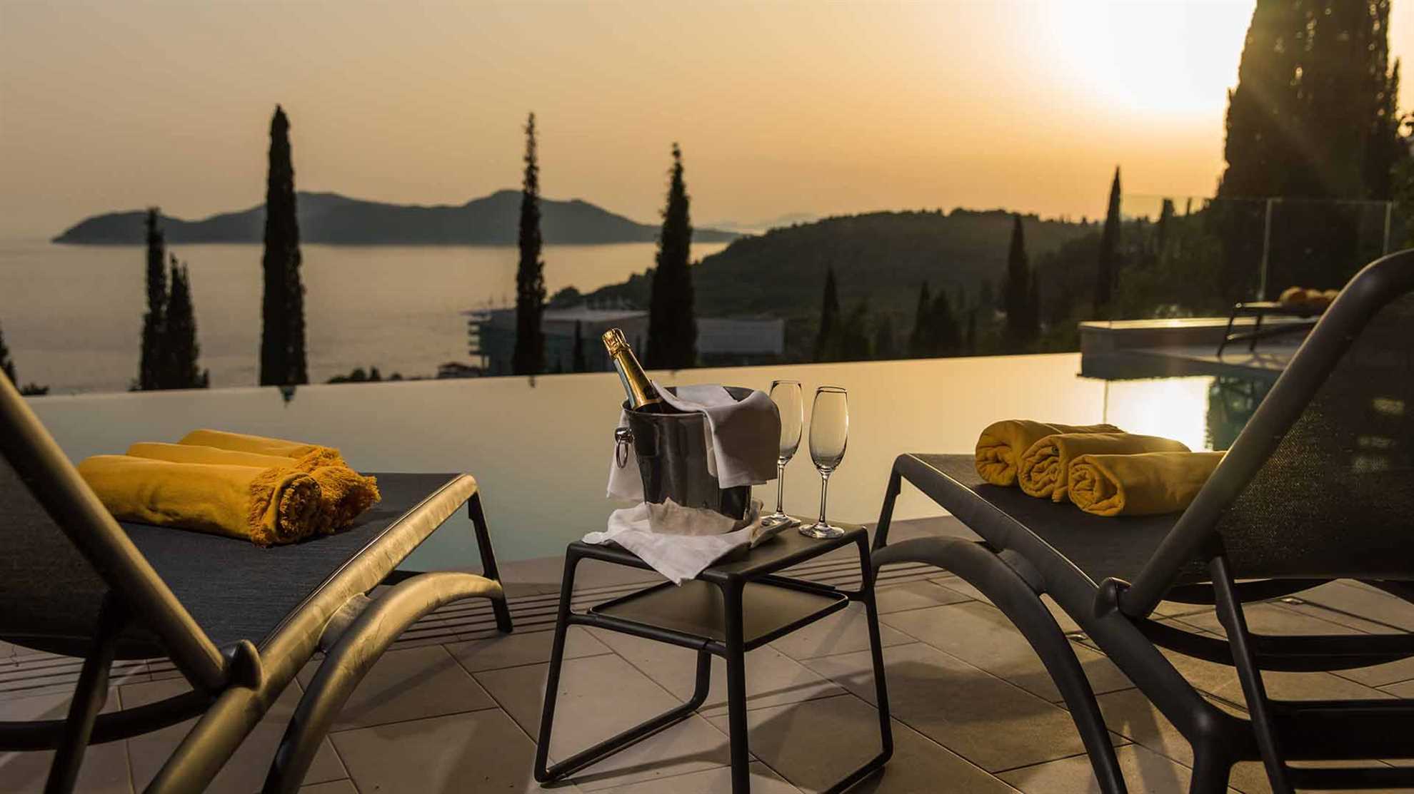 Amazing poolside villa with stunning view