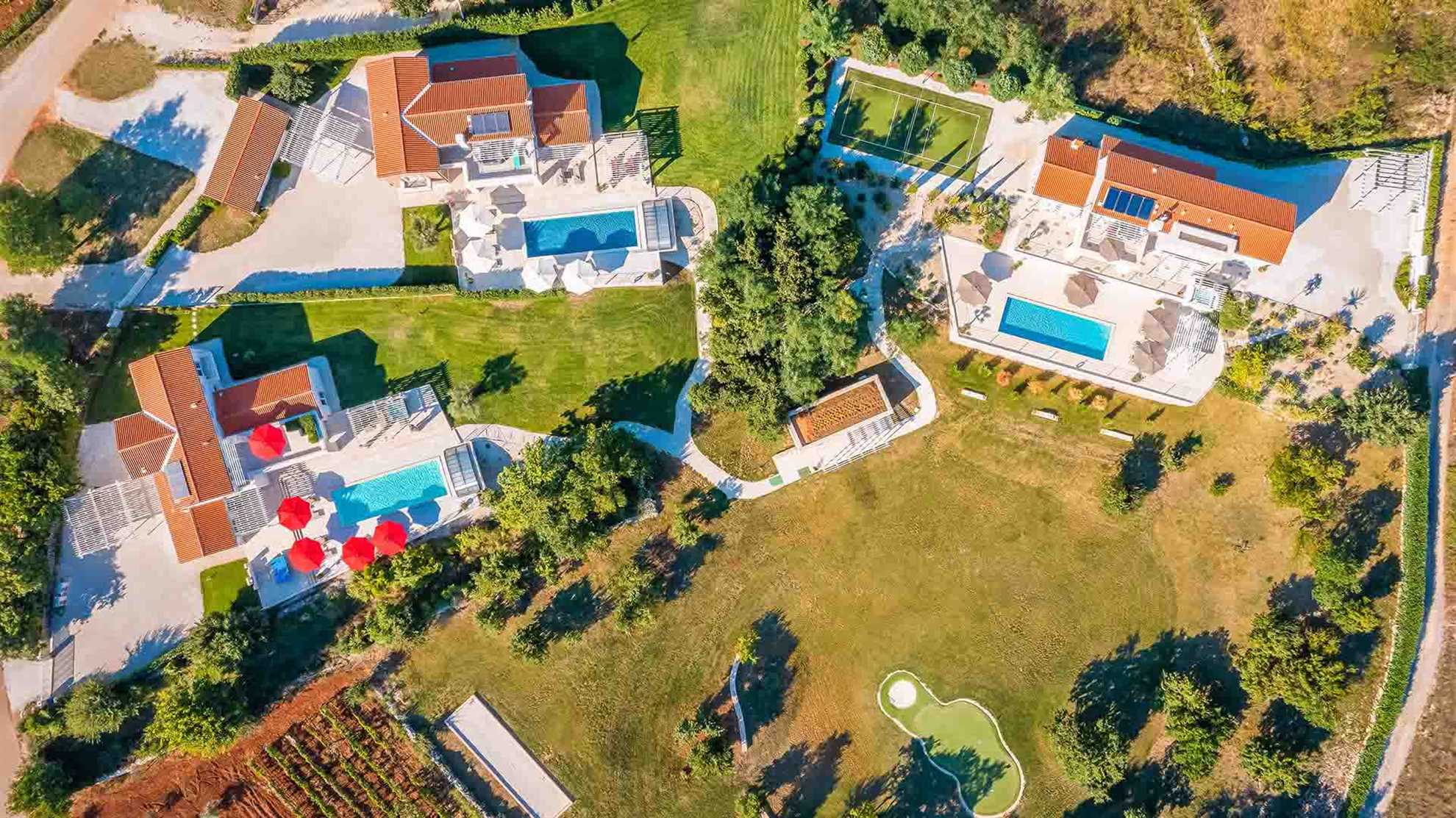 Luxurious and spacious complex for large groups