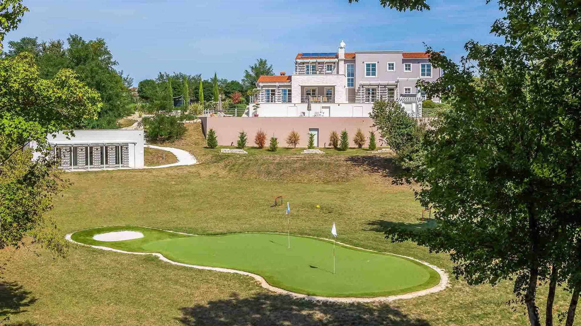 Luxurious and spacious complex for large groups