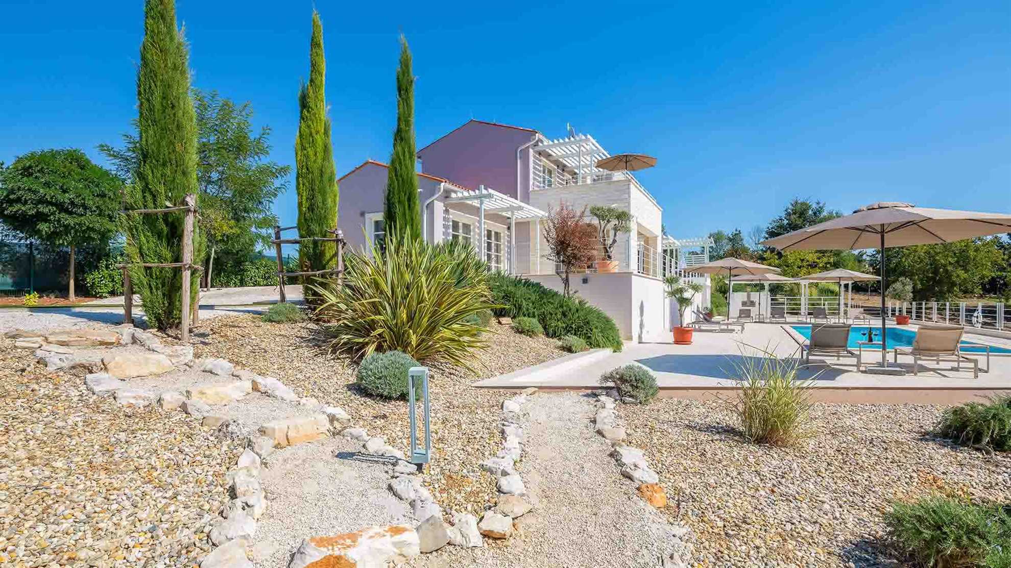 Luxurious and spacious complex for large groups