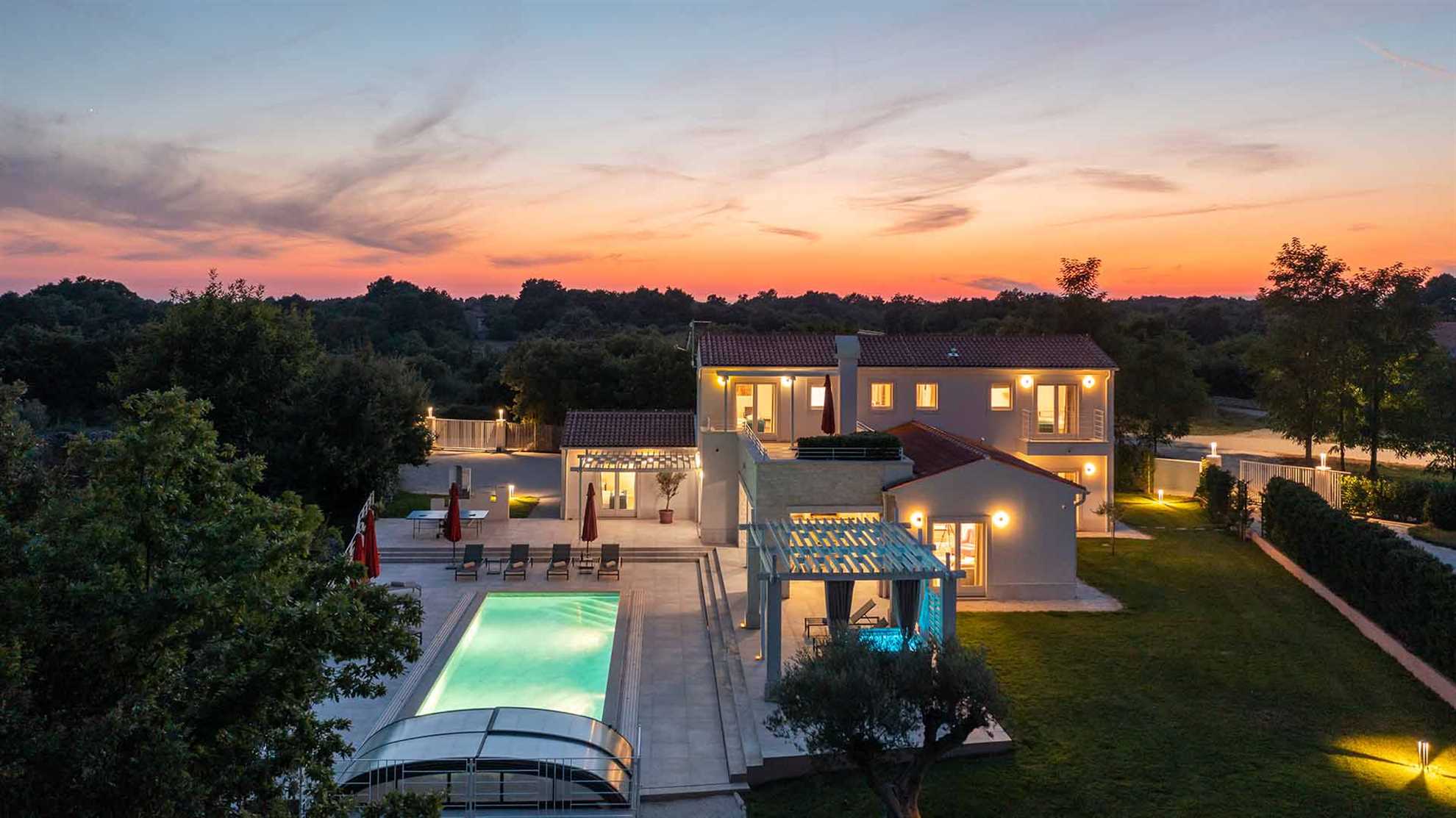 Luxurious and spacious complex for large groups
