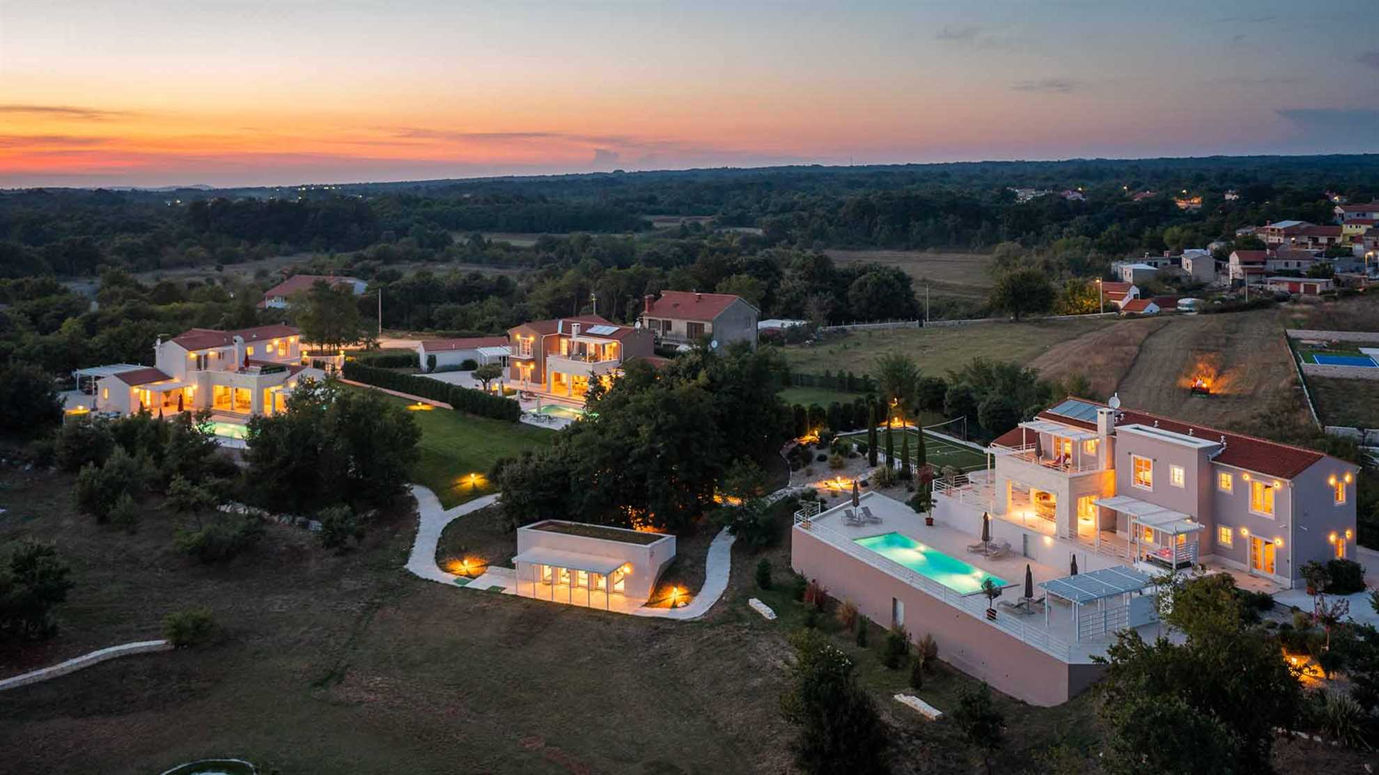Luxurious and spacious complex for large groups