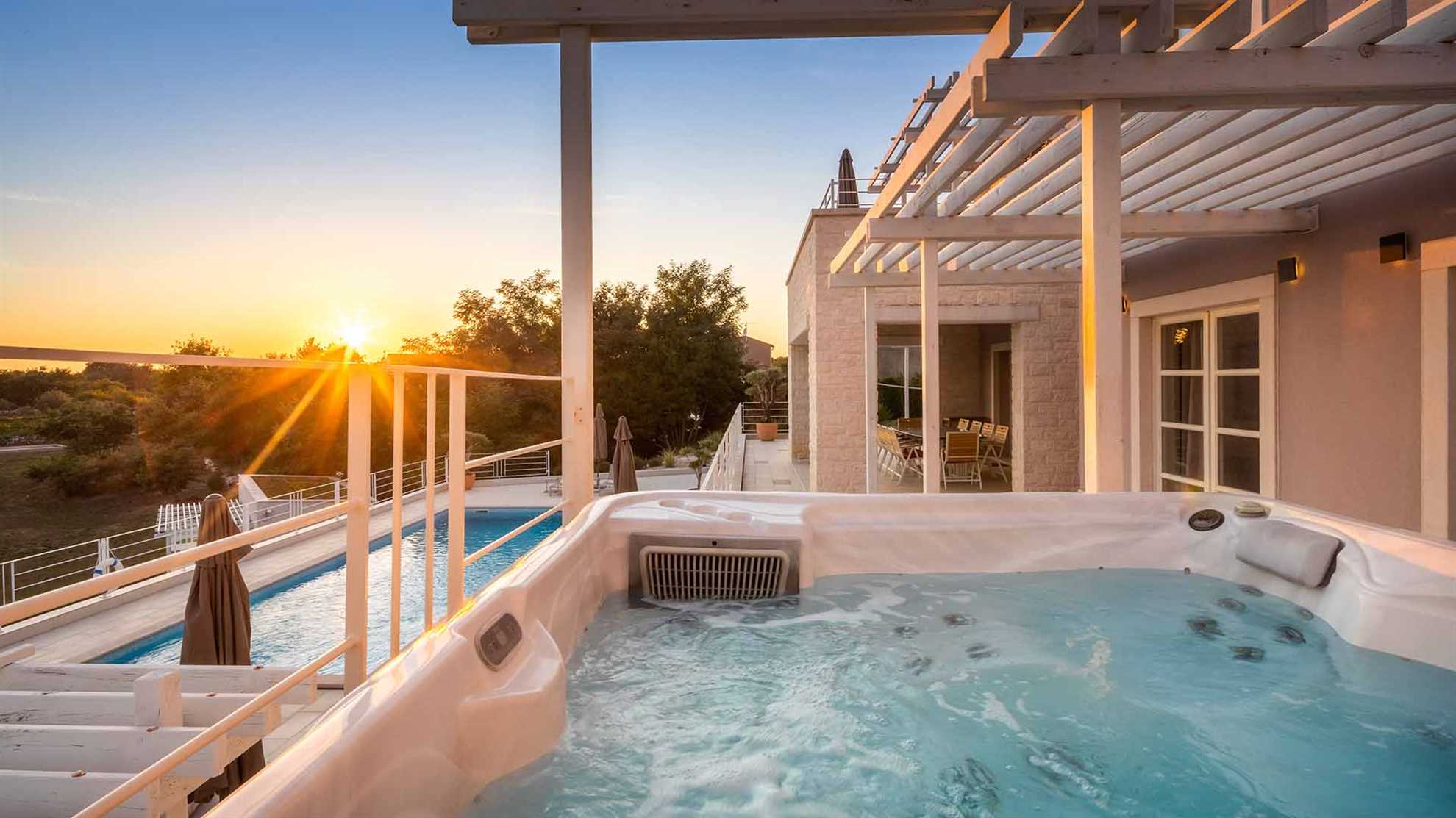 Luxurious and spacious complex for large groups